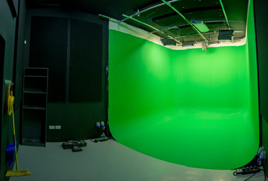 Studio 3 - ca0f7885-b71d-45d1-9416-7b39e23053a1.jpg