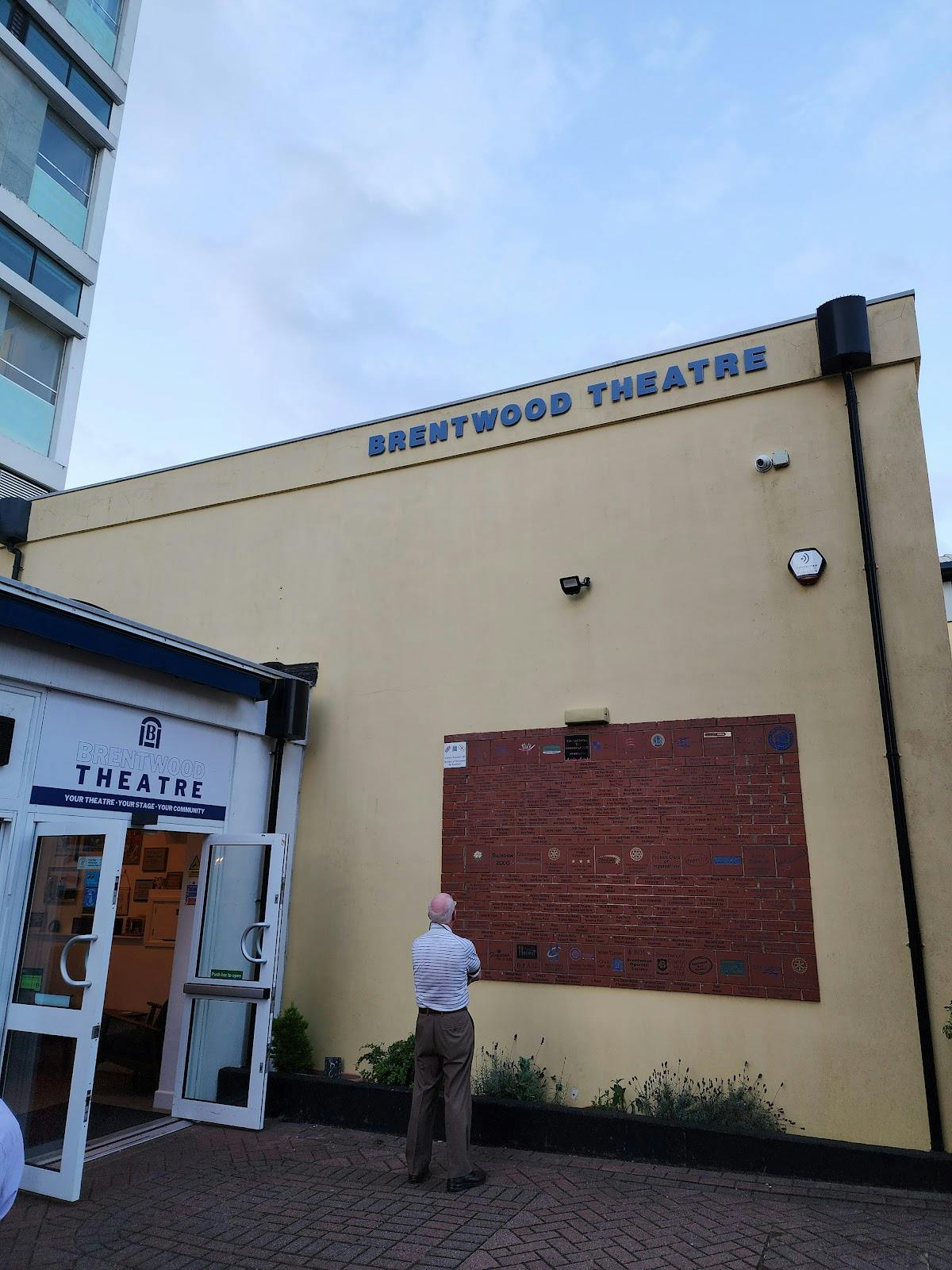 Brentwood Theatre - >Yumi S</a>