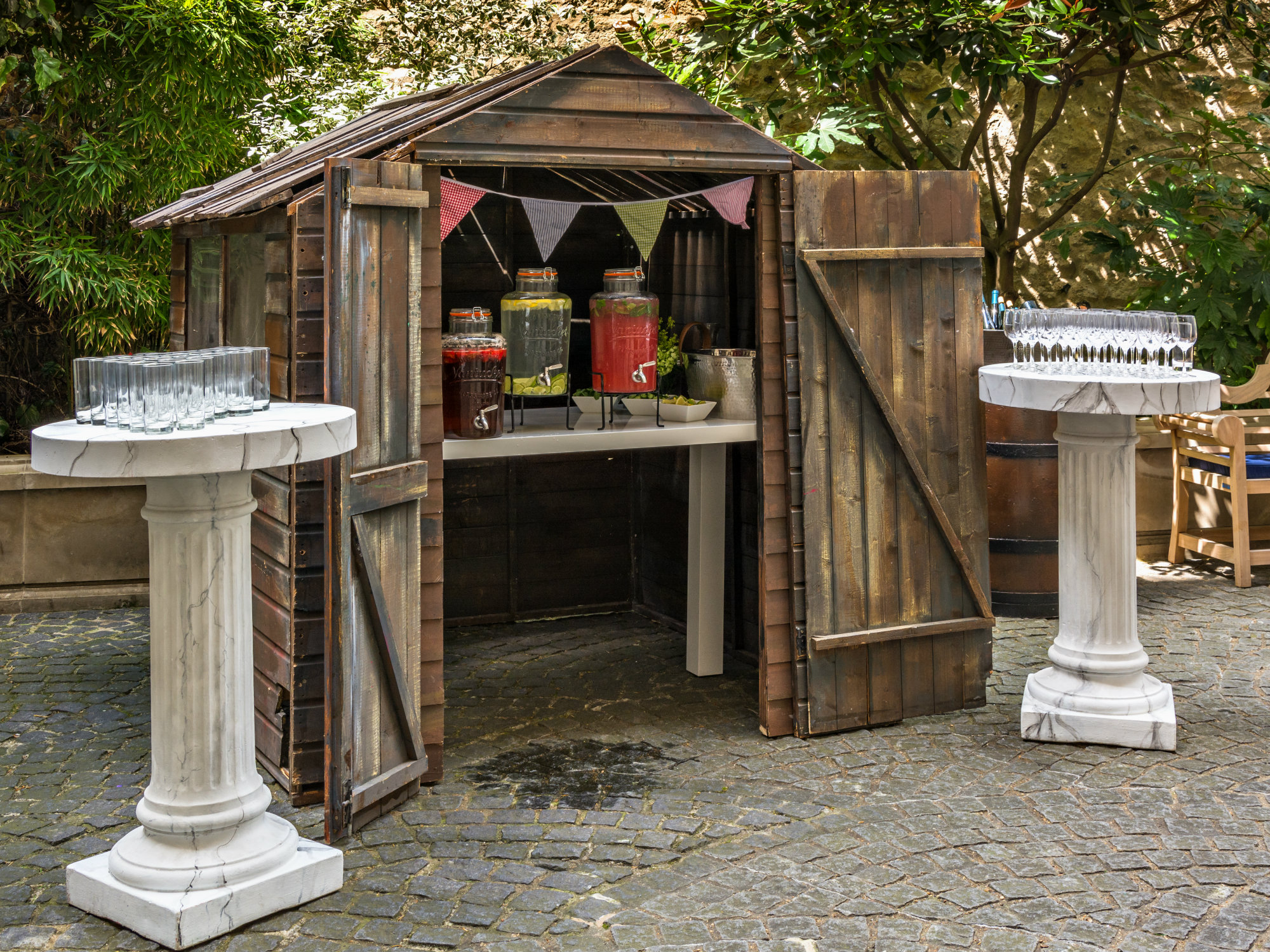 Courtyard - 4e5gdttz1zb.jpg