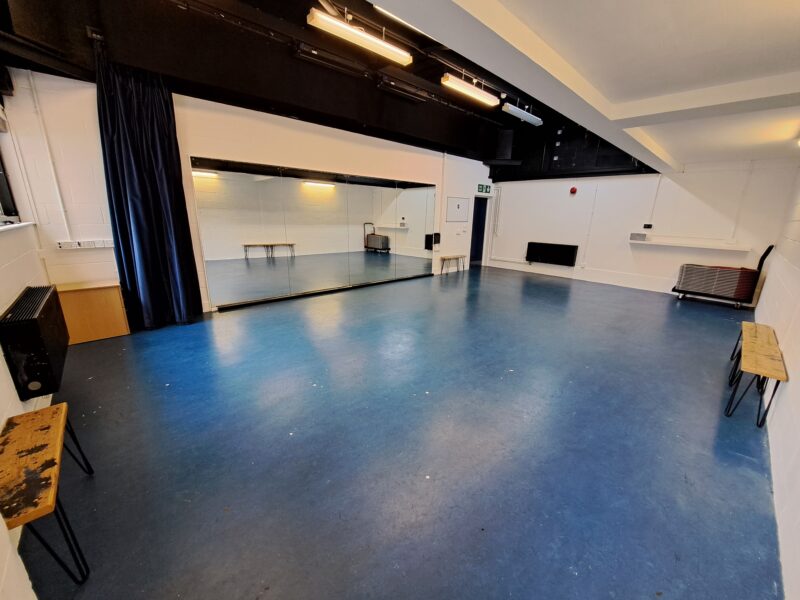 The Longman Studio - vt3i245rqjo.jpg