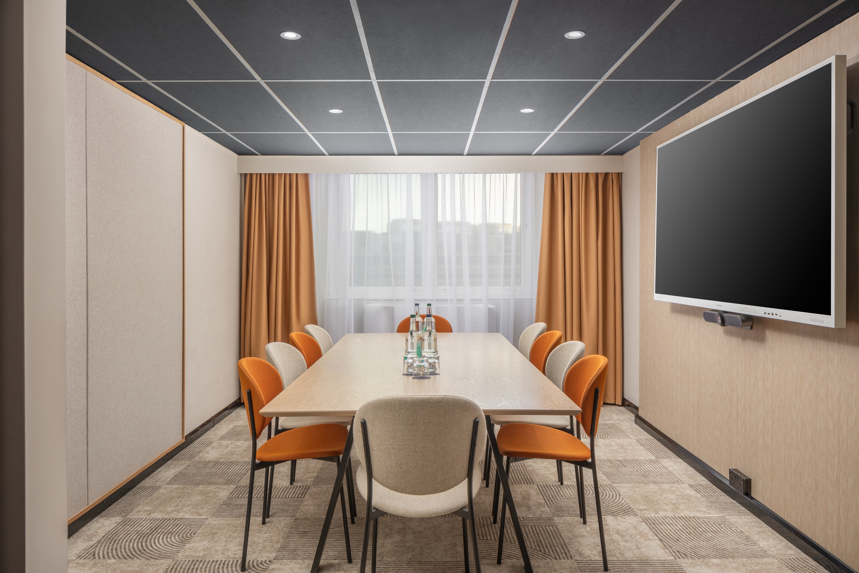 Modern meeting room in Mercure London Earls Court, ideal for corporate events and workshops.