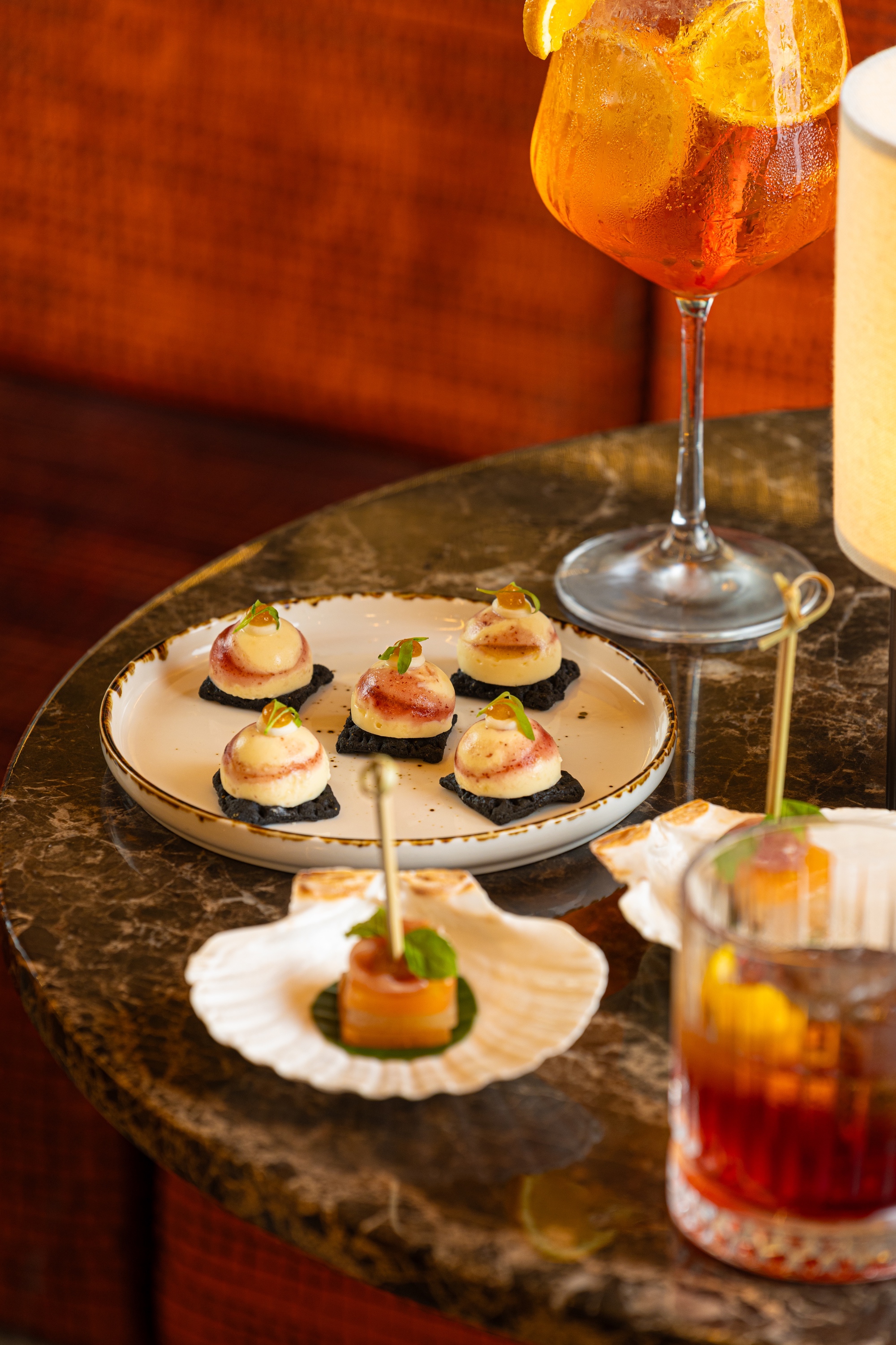 Barnaby's Lounge Bar - rxpl3hfiw3y.jpg