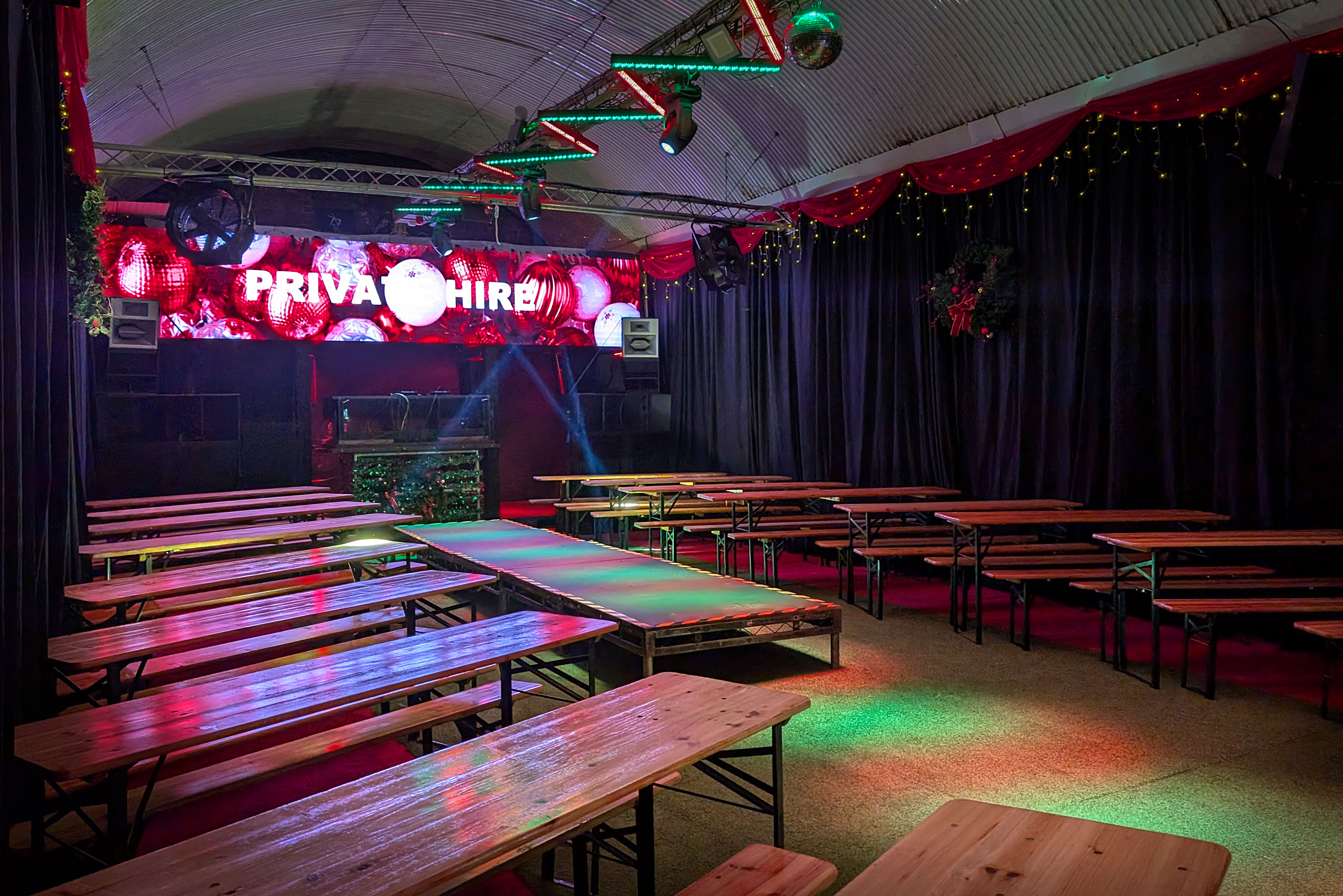 UnderTheArches - 3gcw4qjyk5m.jpg