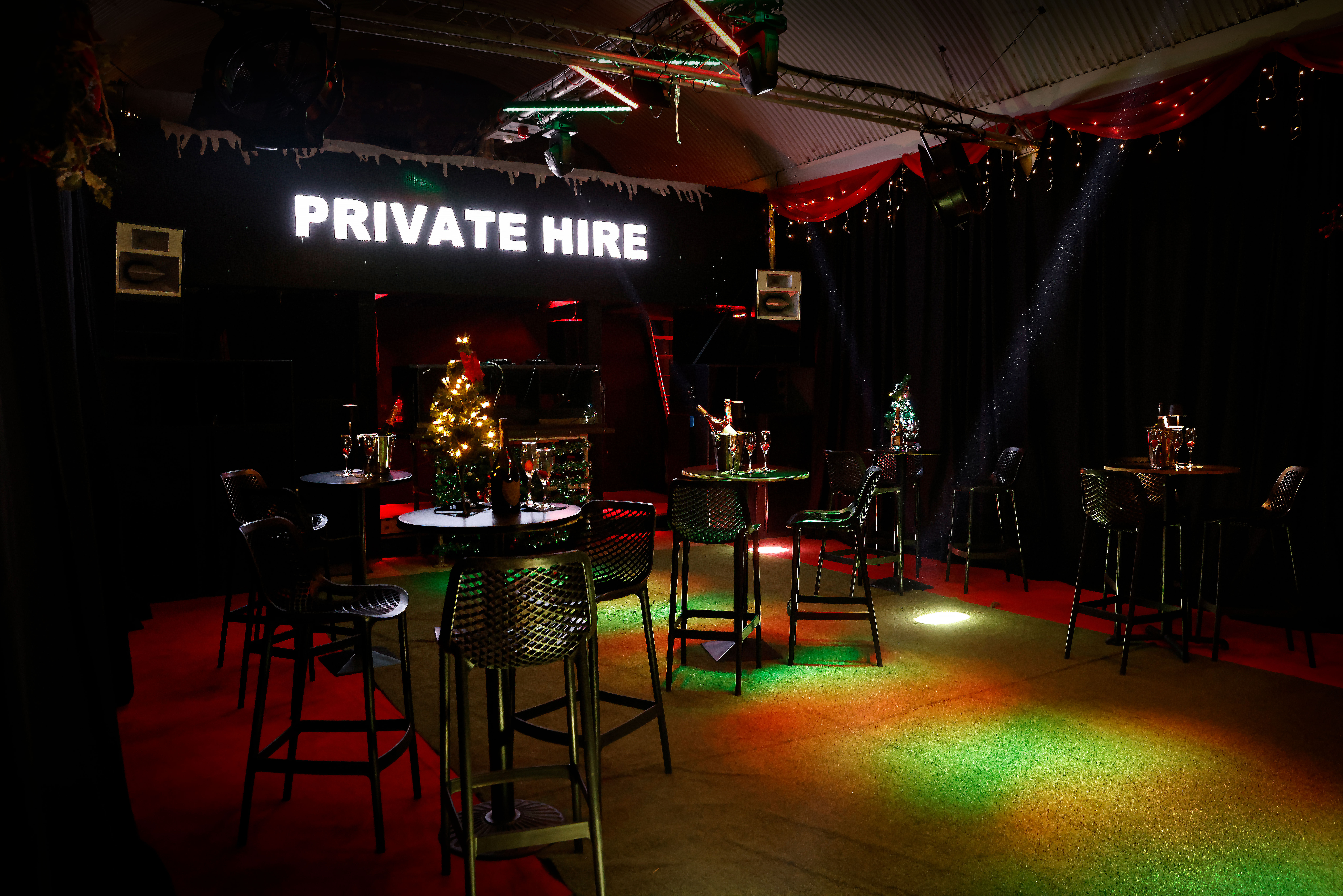 UnderTheArches - rze55mkchdd.jpg