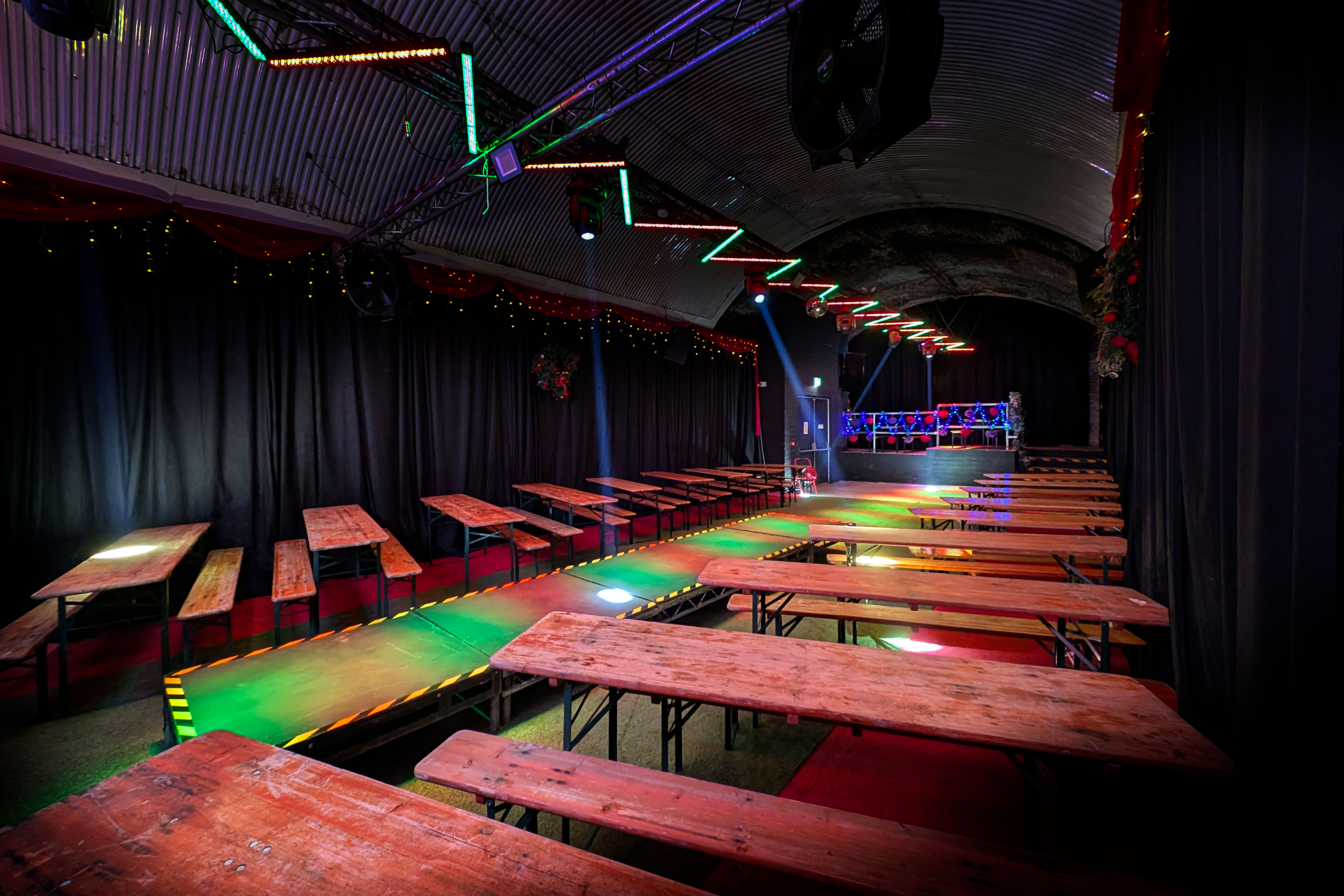 UnderTheArches - zofhjhzad54.jpg