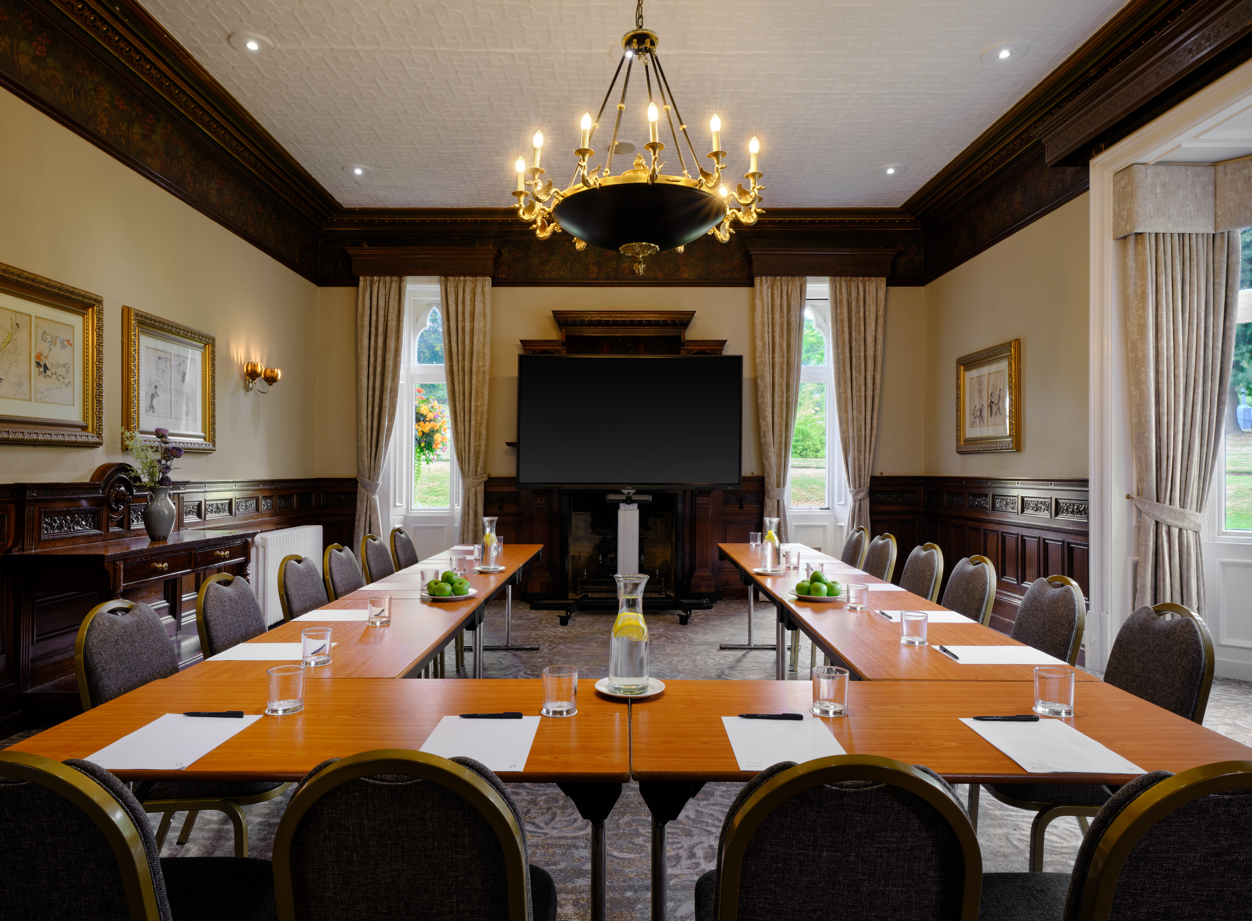 Breadsall Room at Delta Hotels: elegant meeting space with natural light for corporate events.