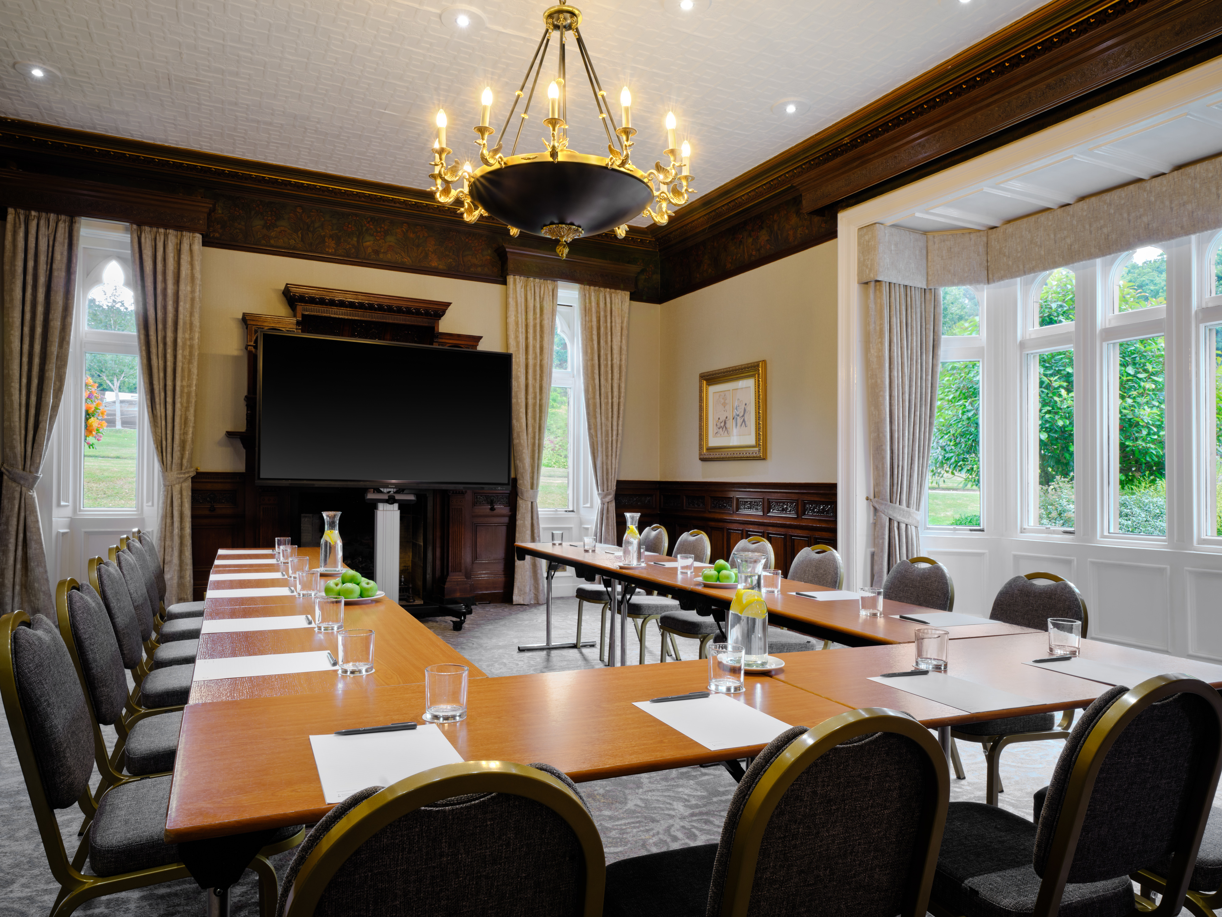 Breadsall Room at Delta Hotels: elegant meeting space for corporate events and workshops.