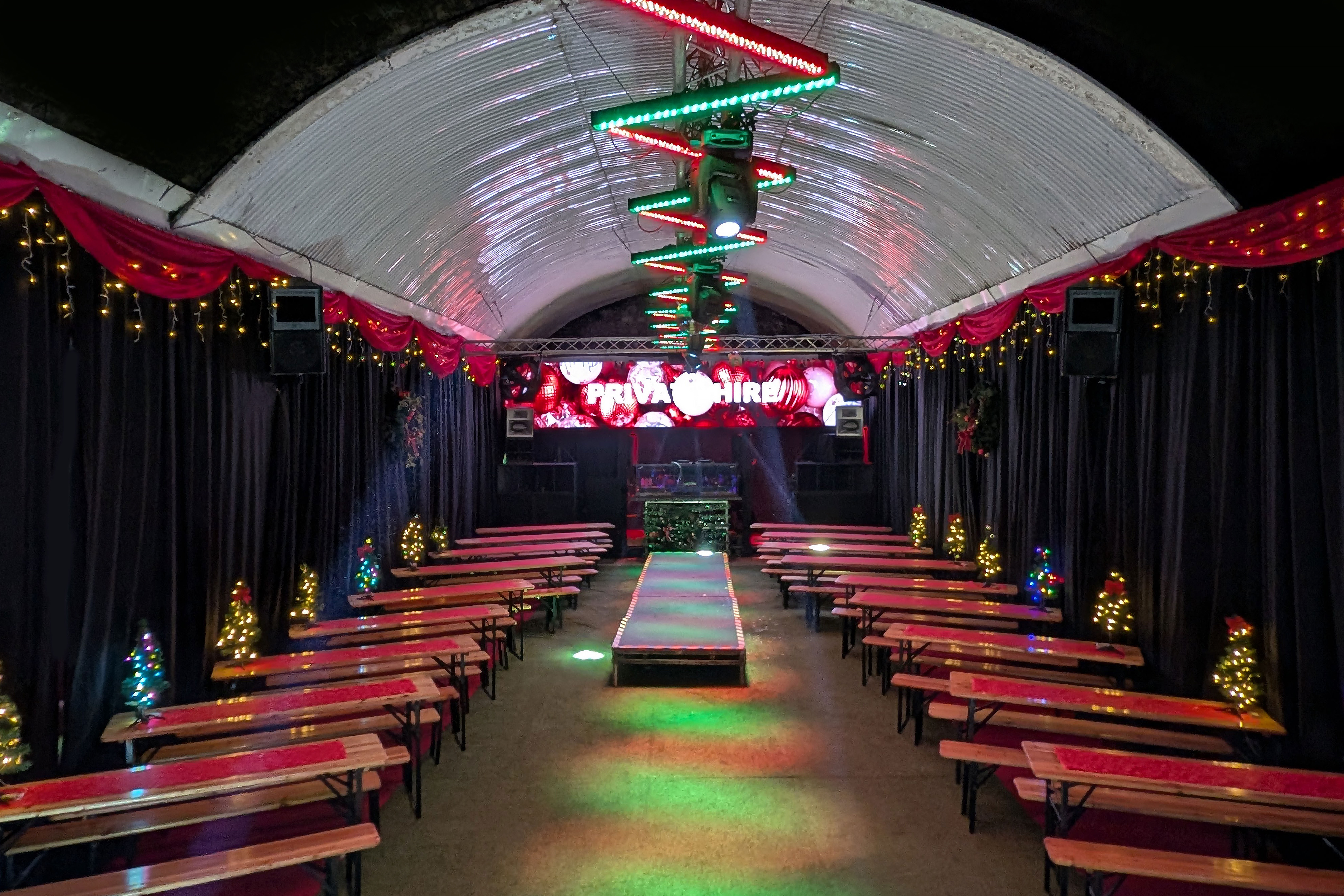 UnderTheArches - hnxs2dyuwpl.jpg