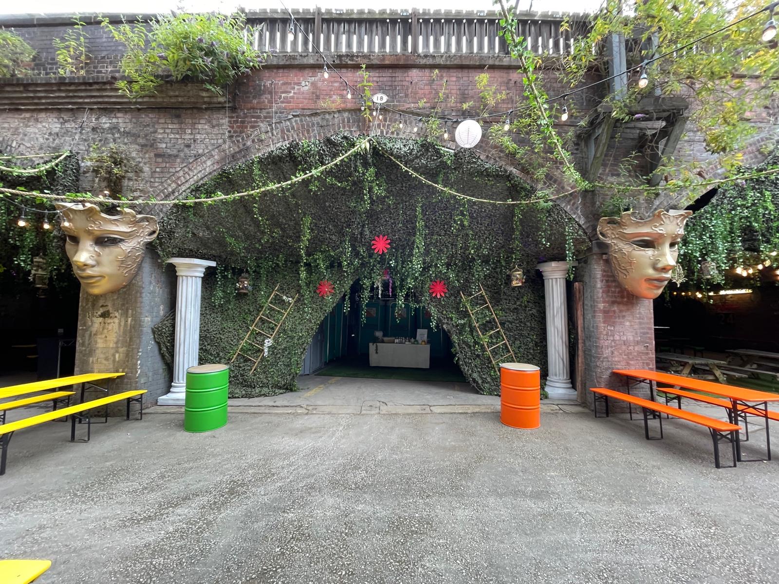 UnderTheArches - 50nkaqwtej2.JPG