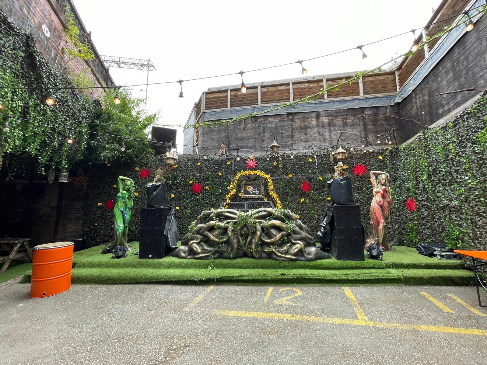 UnderTheArches - qynsch30cka.JPG