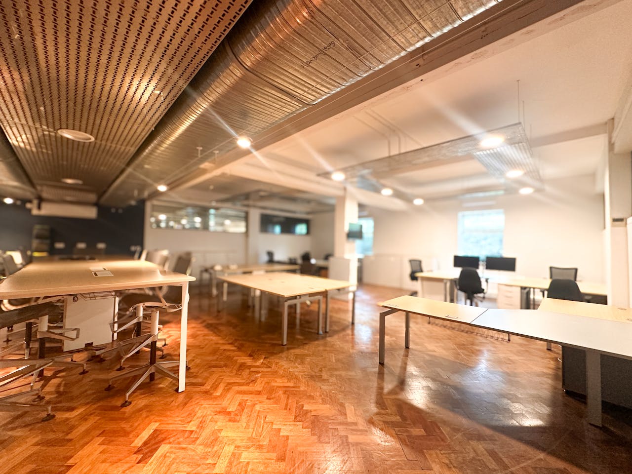 Industrial-chic workspace for collaborative workshops and team meetings at Matrix Studios.