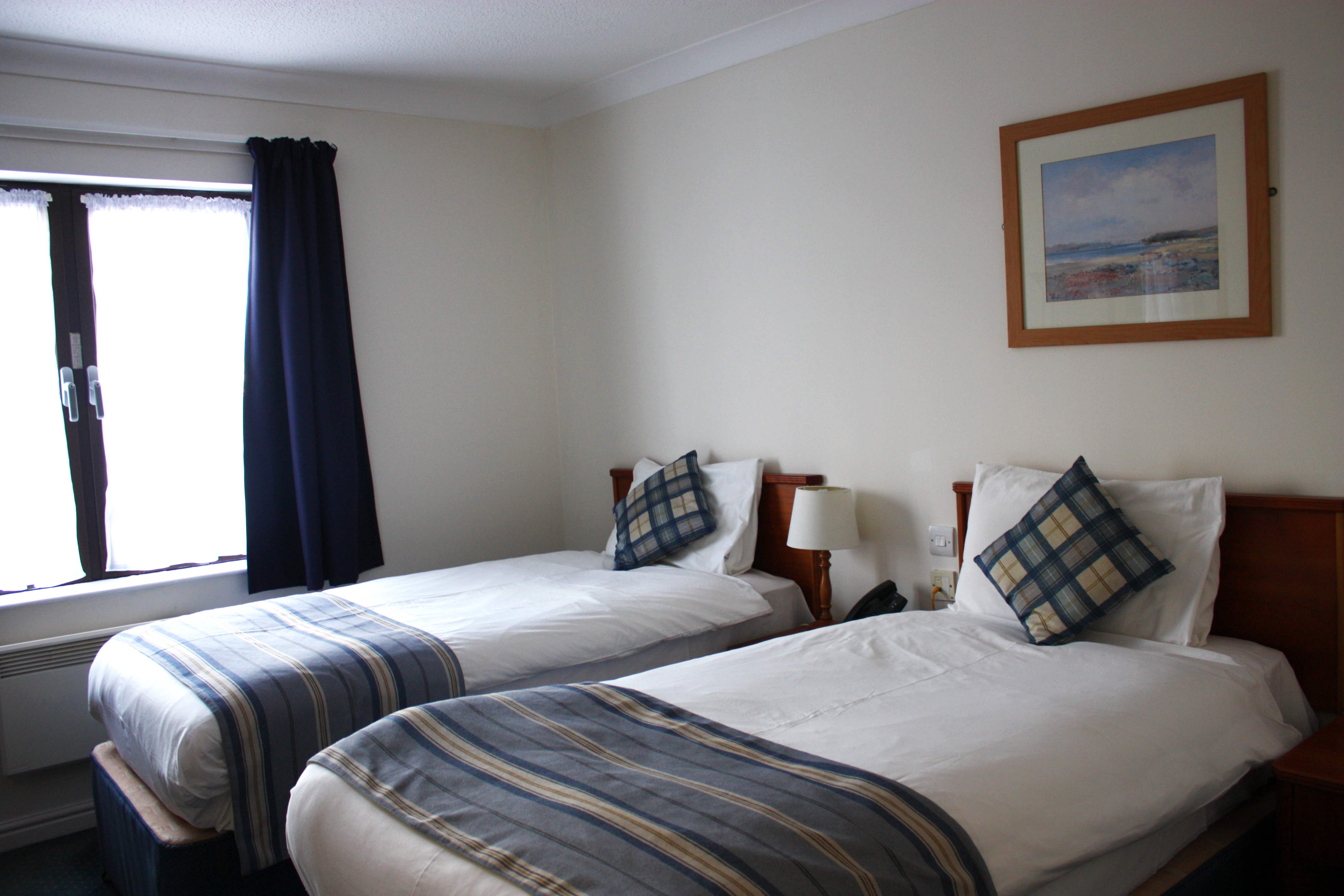 Hotel - a0fm2hps33m.jpg