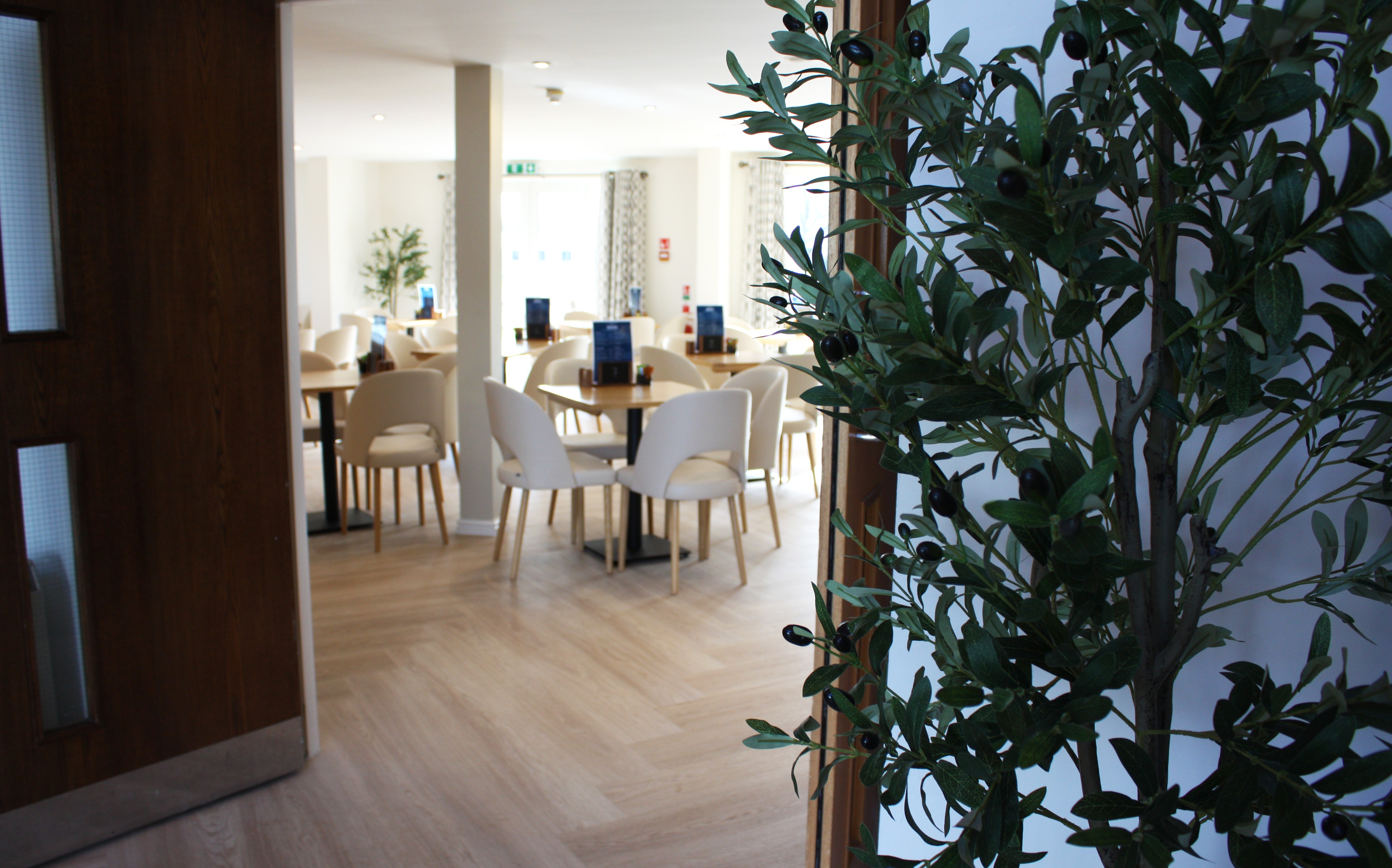 Hotel - ybvb4u50wjo.jpg