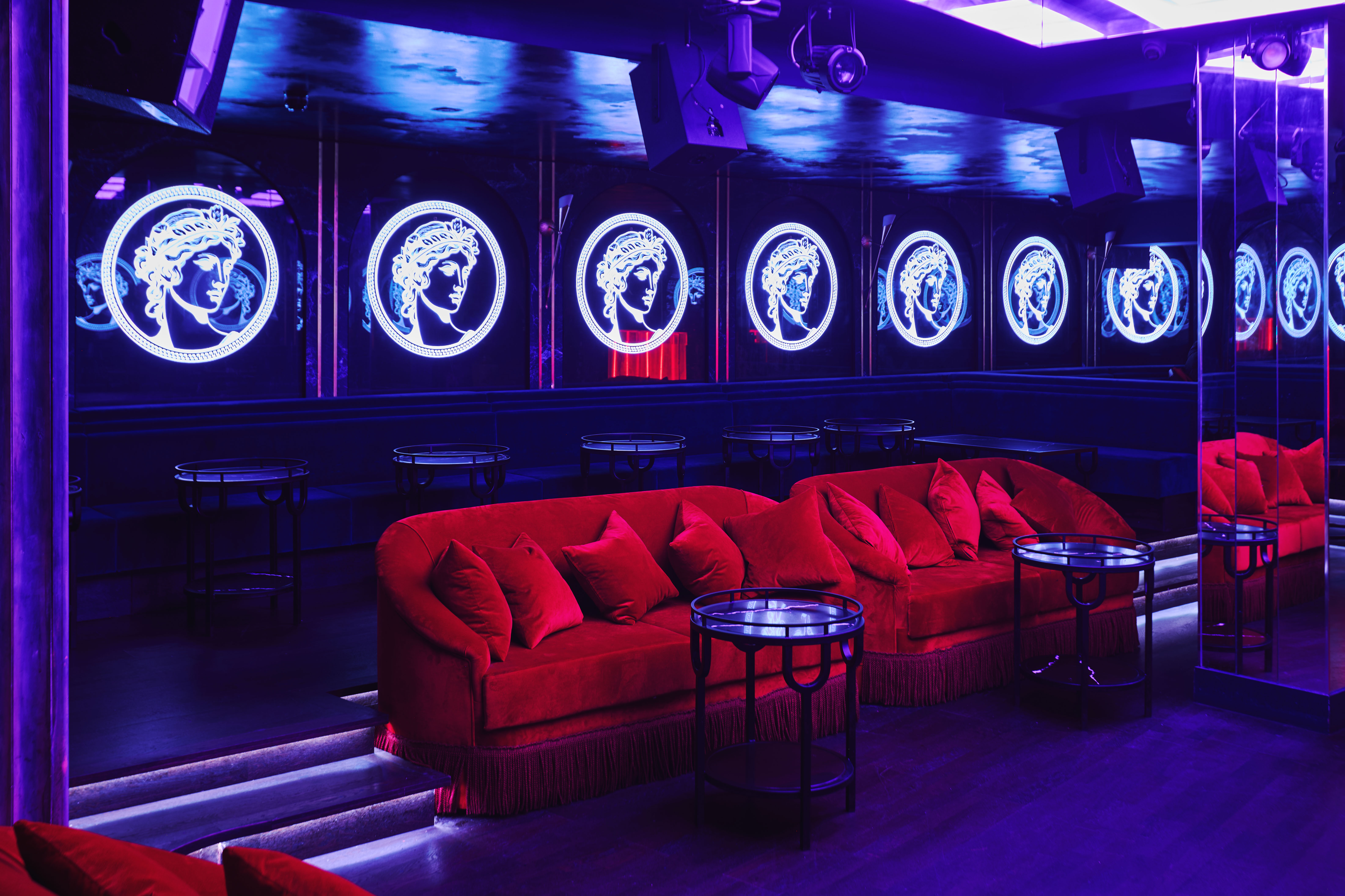 Selene - akznzriq1nf.jpg