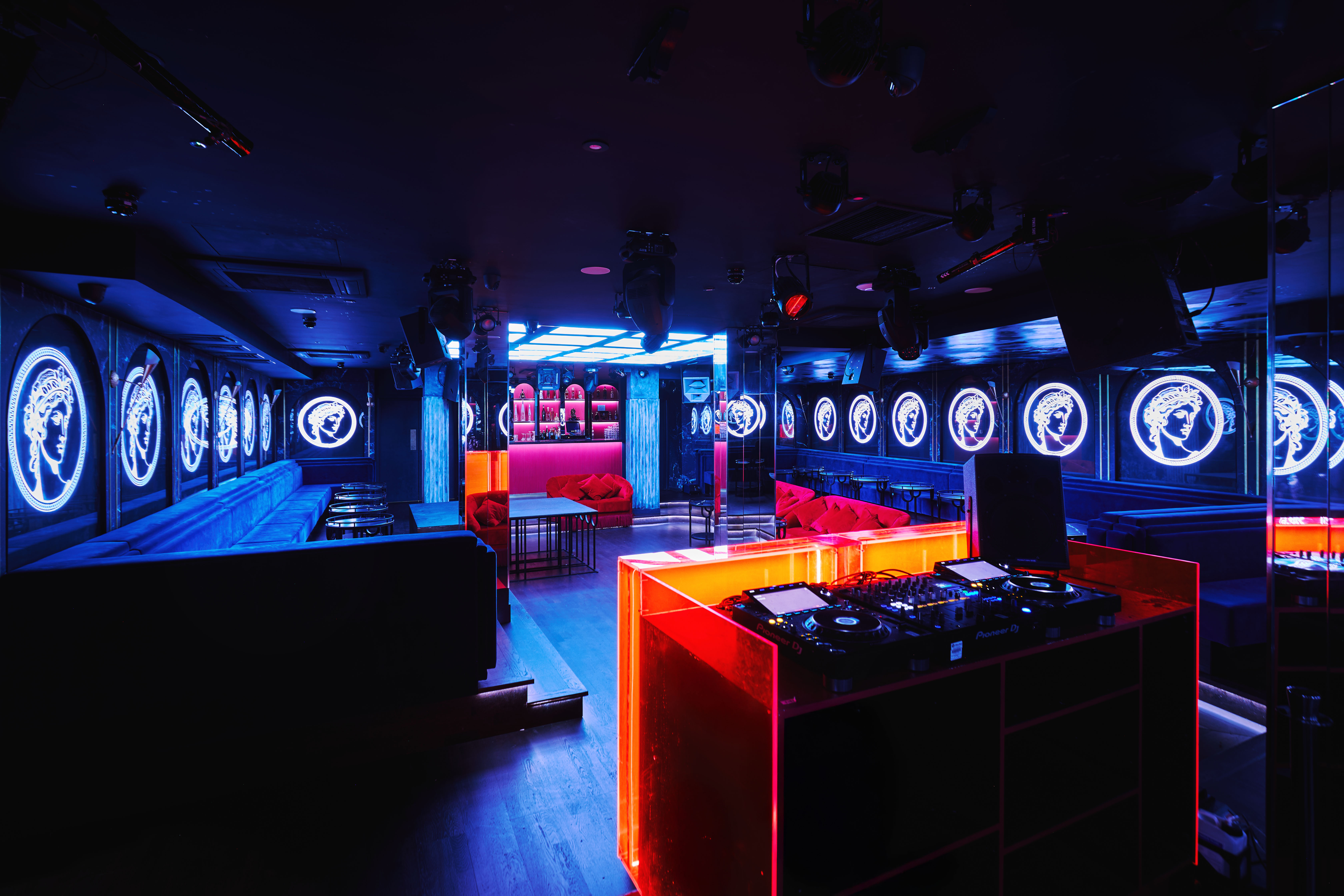 Selene - vqwokrwsrof.jpg