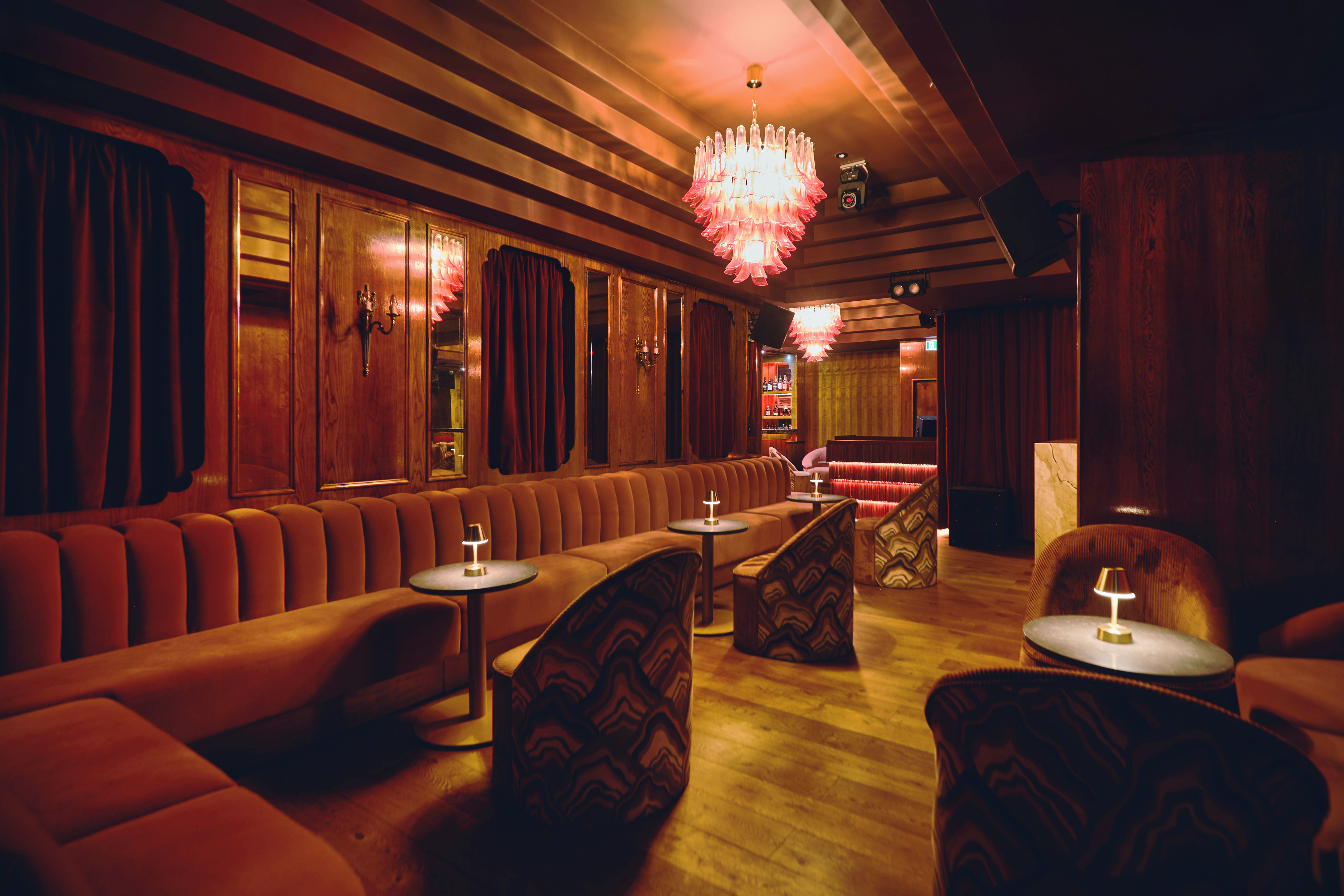 Late Lounge - s44mz4nenw3.jpg
