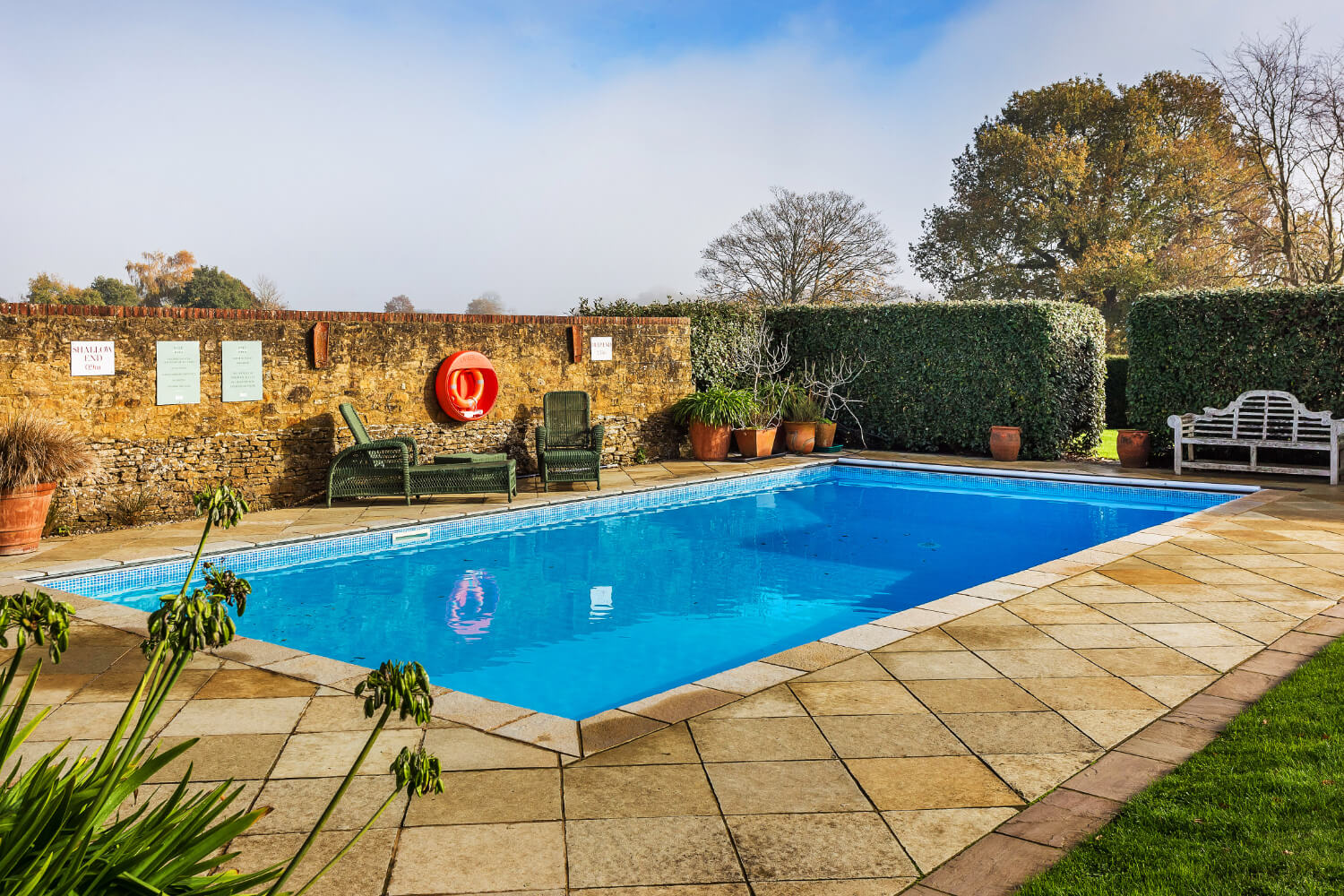 Boutique farmhouse garden for corporate retreats and team building events.