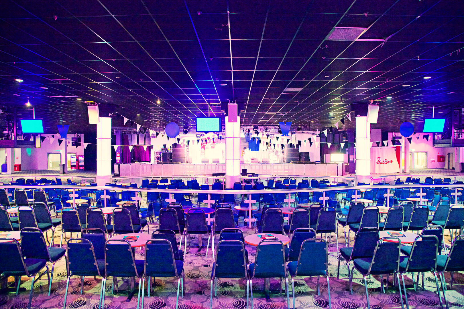 Centre Stage - r1amcvhyrjz.jpg