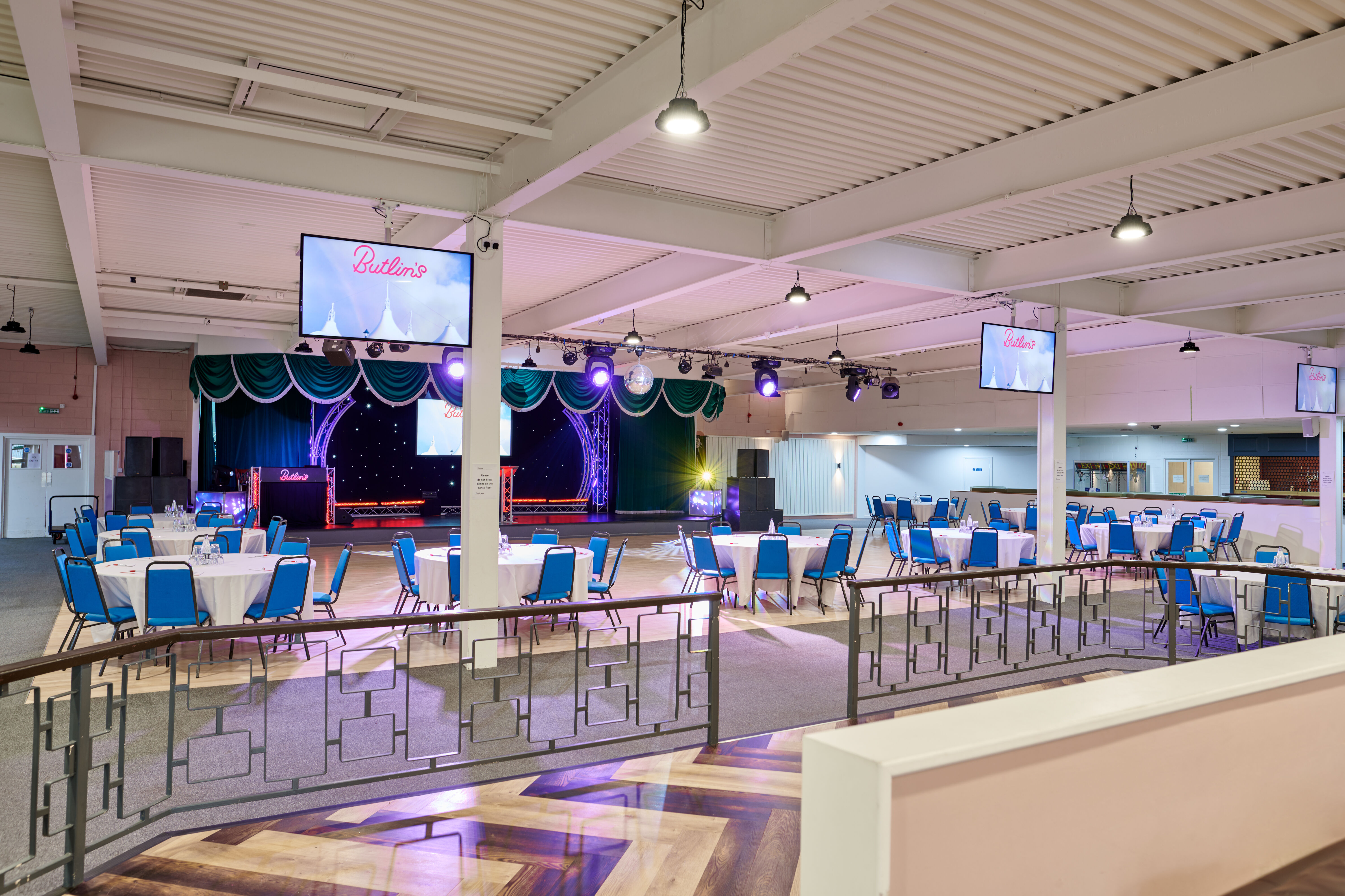 Pig & Whistle - 4lmnuesjx2t.jpg