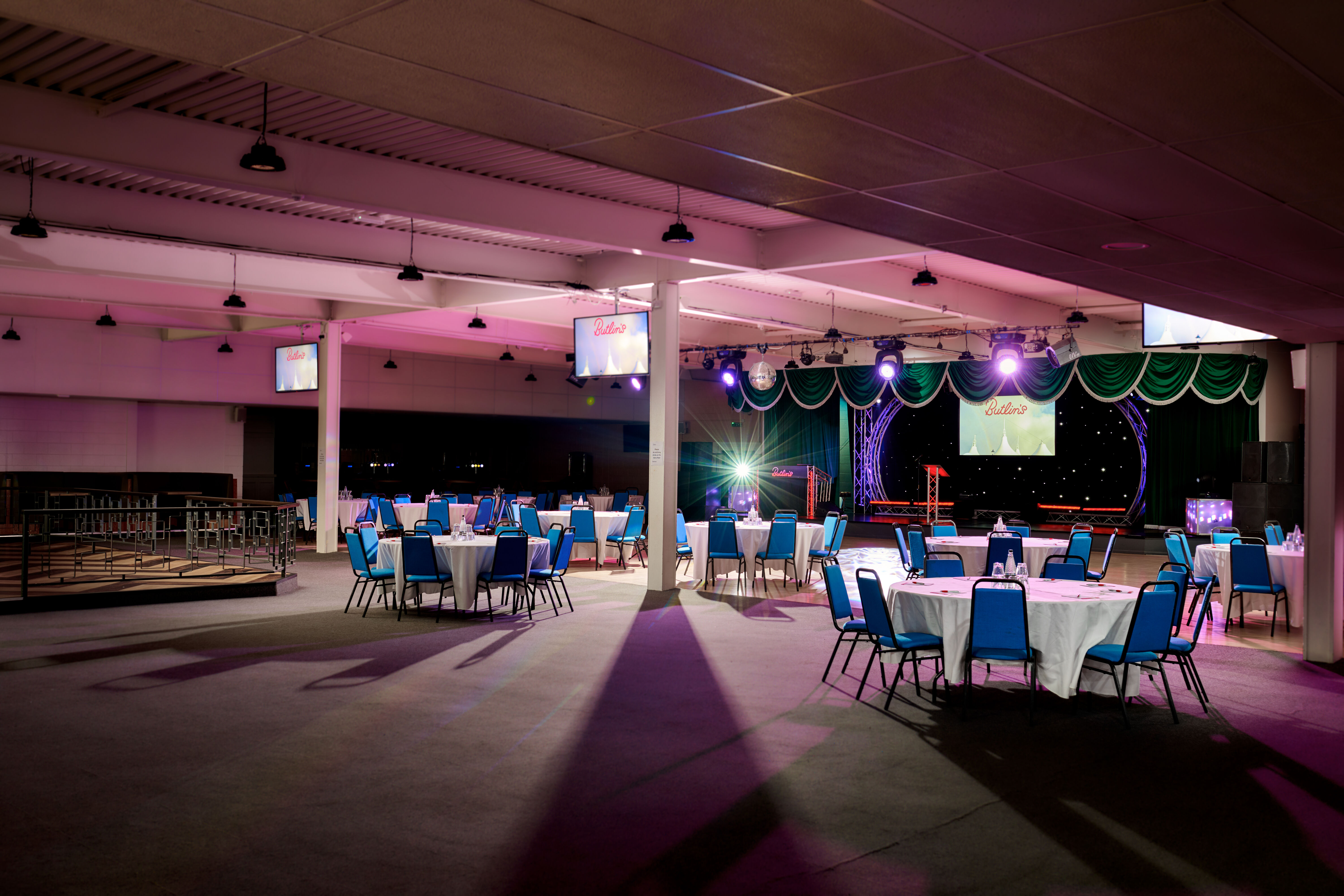 Pig & Whistle - irwa01zd5tm.jpg