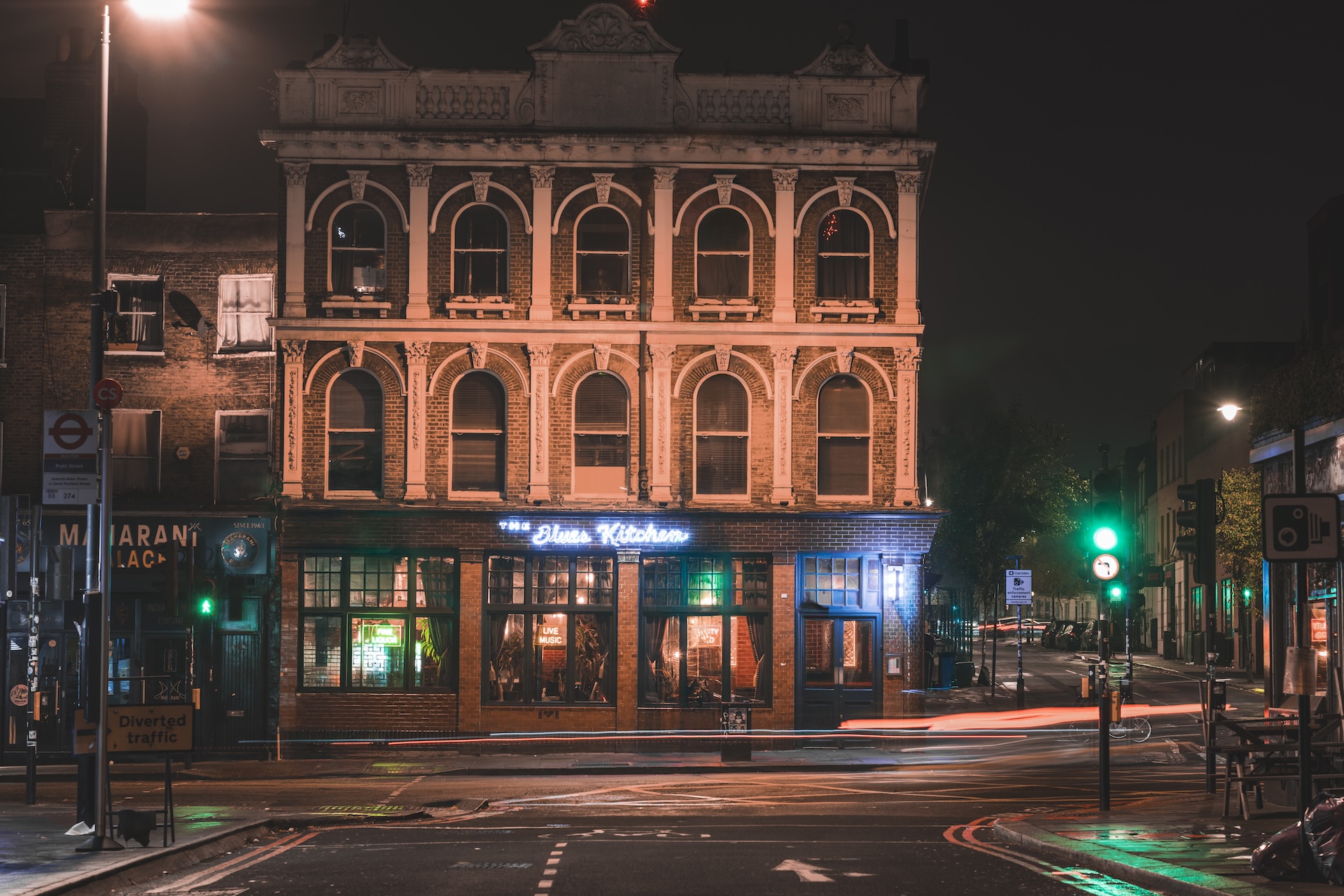 Stage side booth - dy5lxoxgxpy.jpg