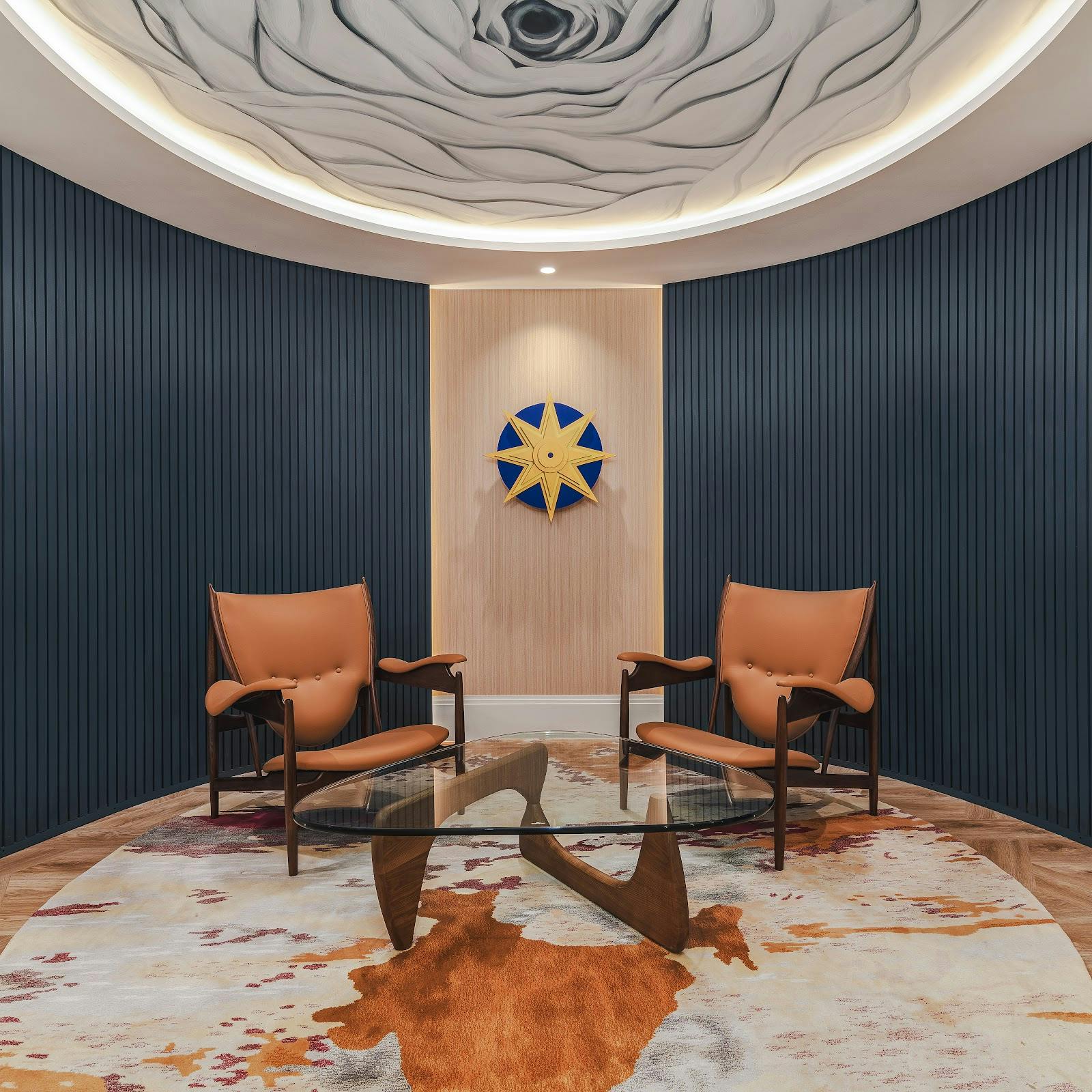 Executive breakout nook for professional meetings and private consultations at ICfS event space.