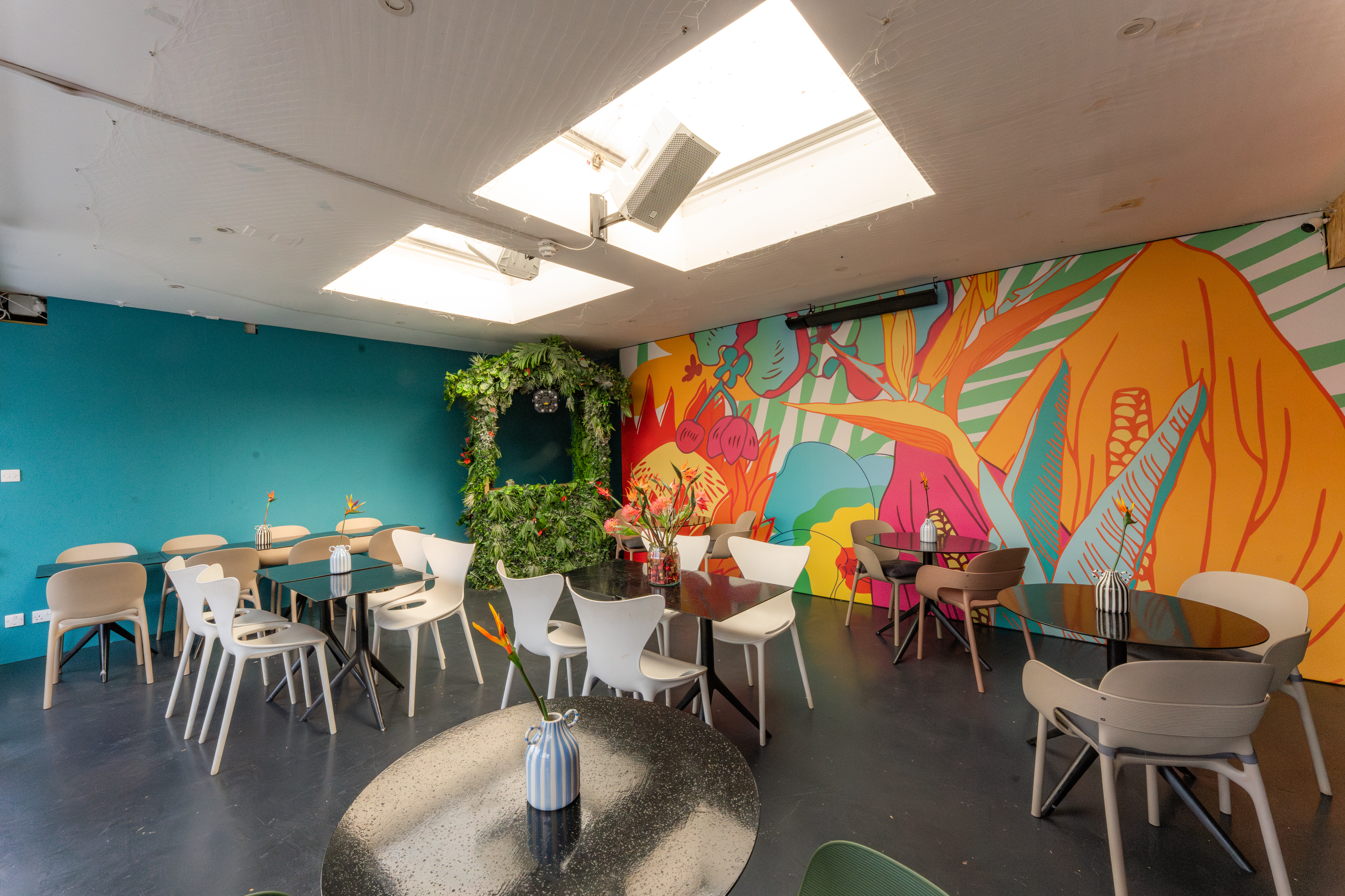 WHOLE VENUE - qzj4x3wycue.jpg