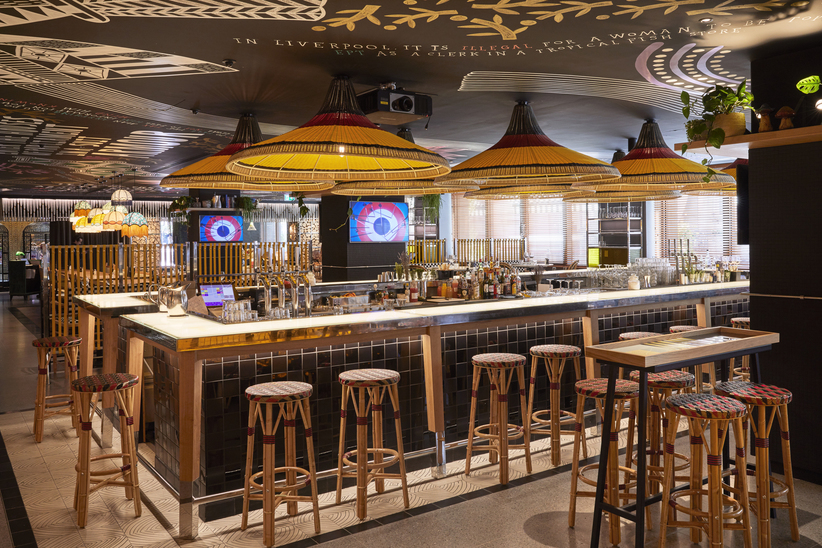 Vibrant bar at Mama Shelter London, perfect for informal meetings and social events.