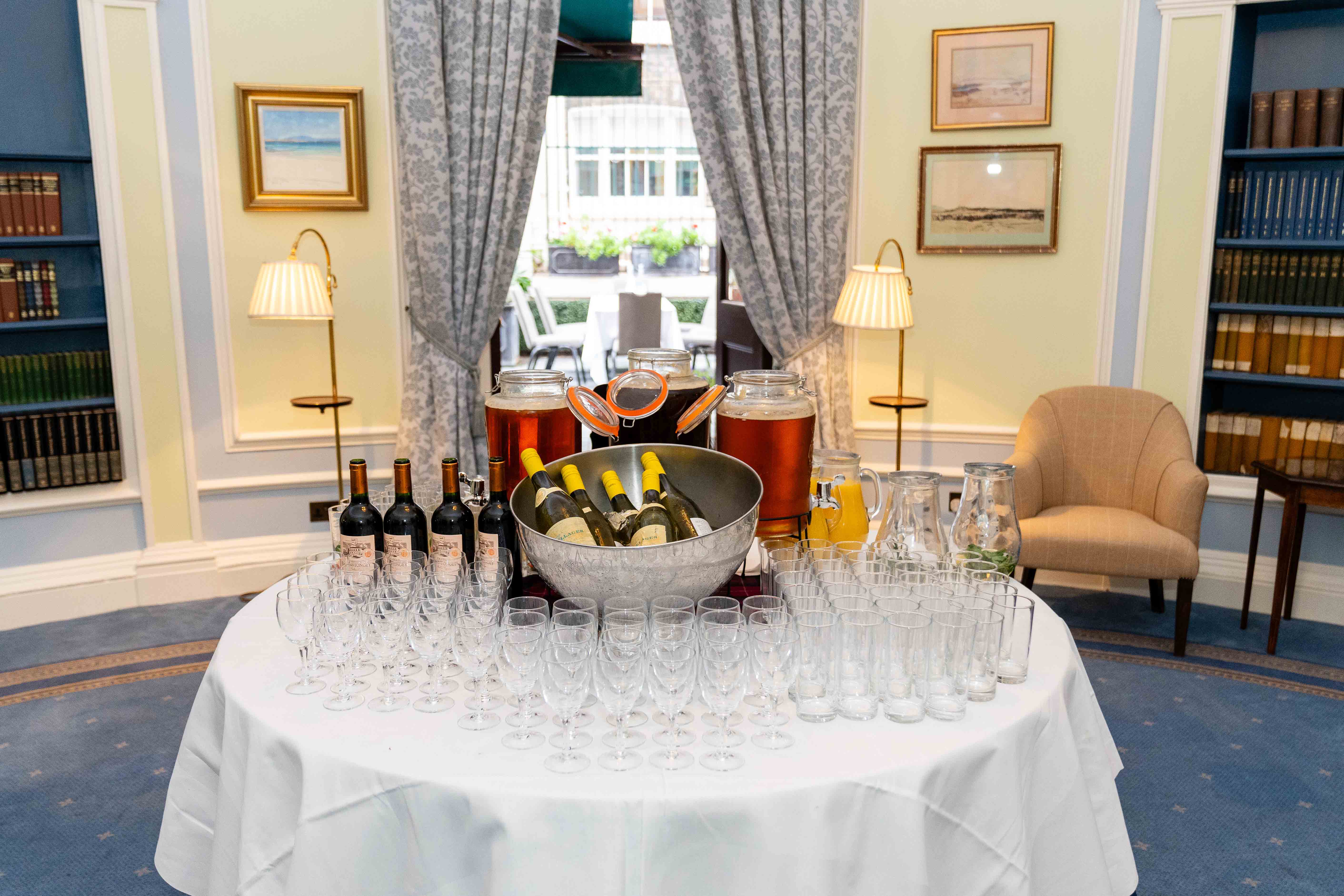 Caledonian Club Oval Room bar, cocktail reception, networking