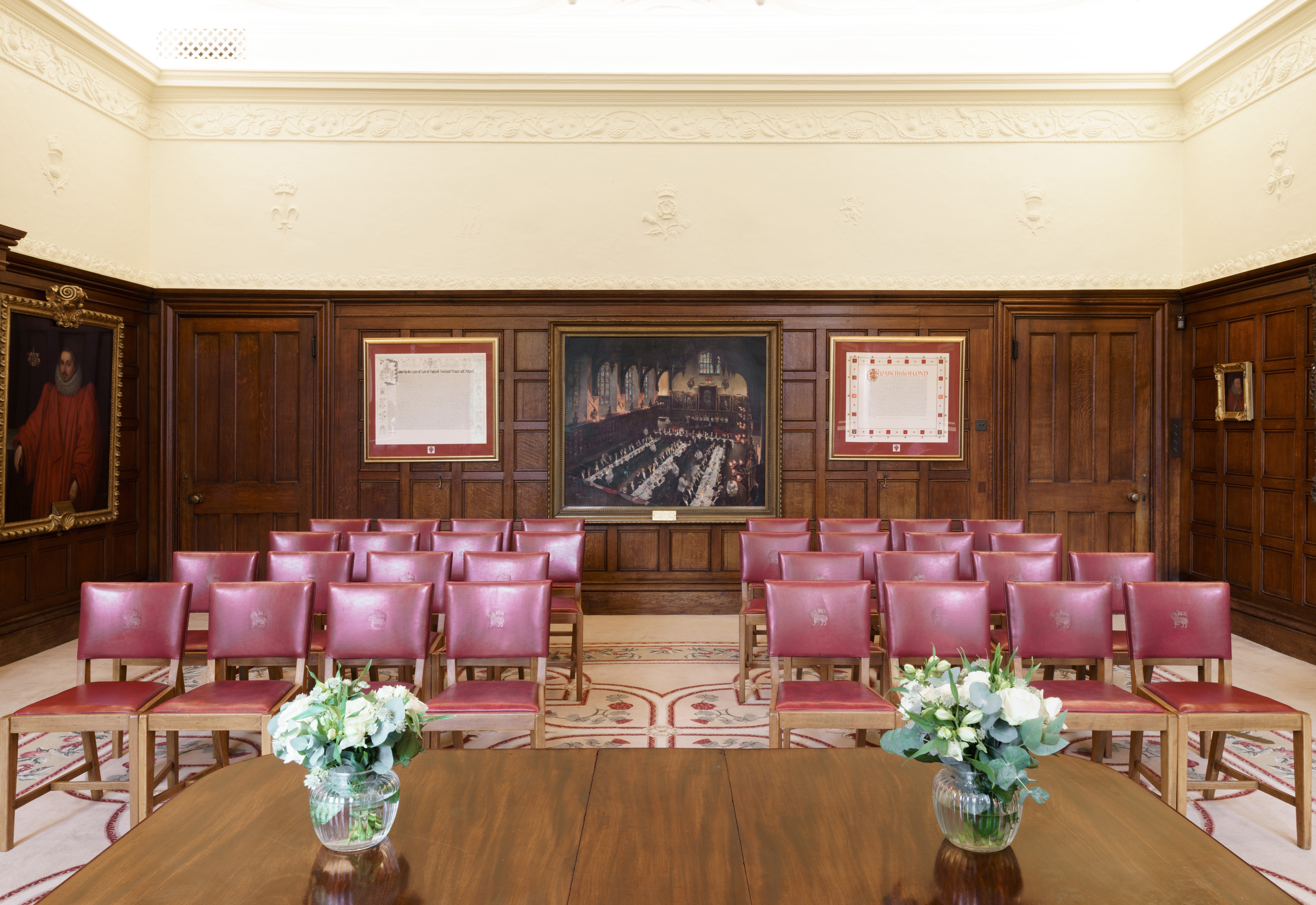 Queen's Room - f0pvjn2fjmq.jpg