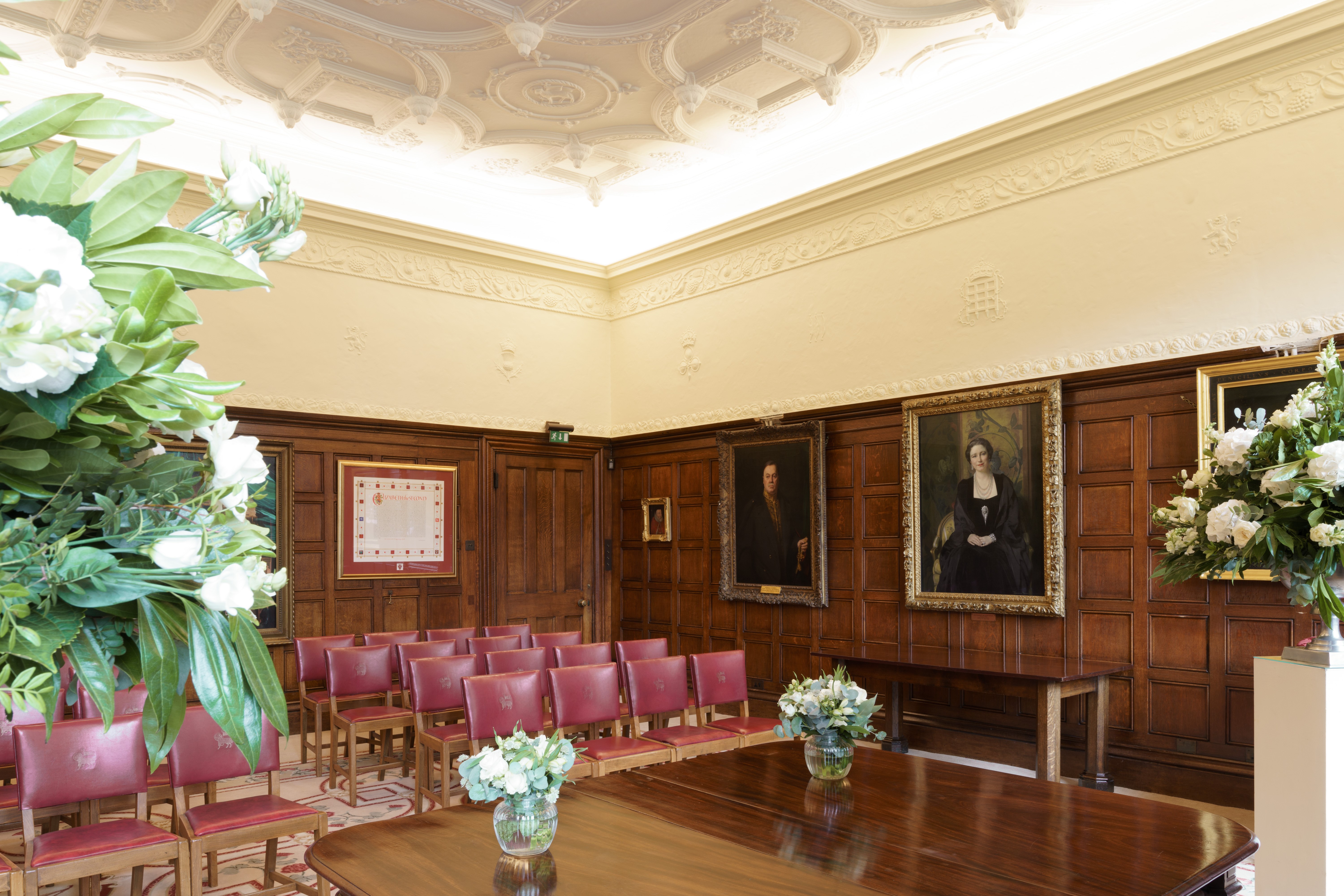 Queen's Room - nxsqkpwwdb0.jpg