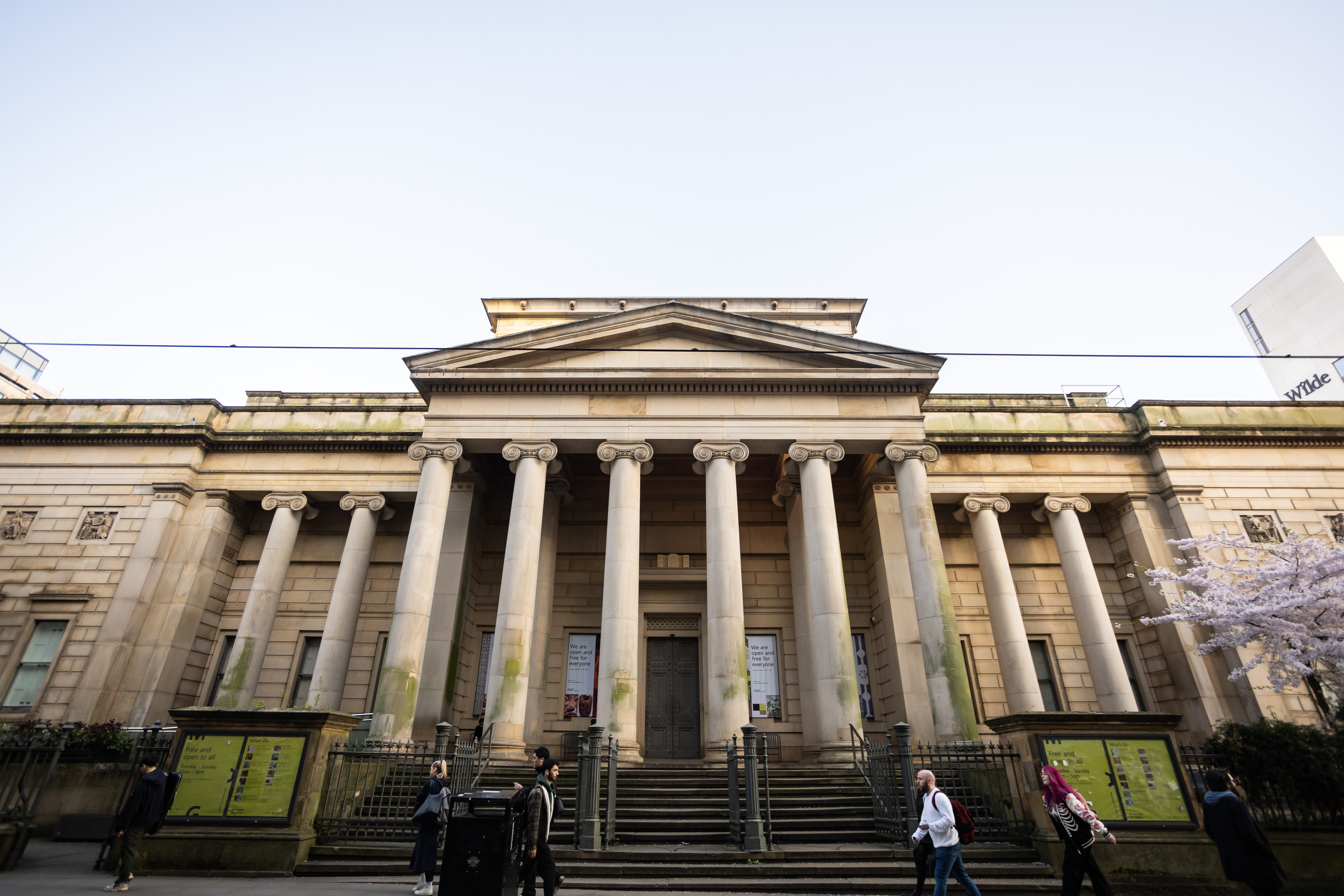 Victorian Hall - bqr33w135om.jpg