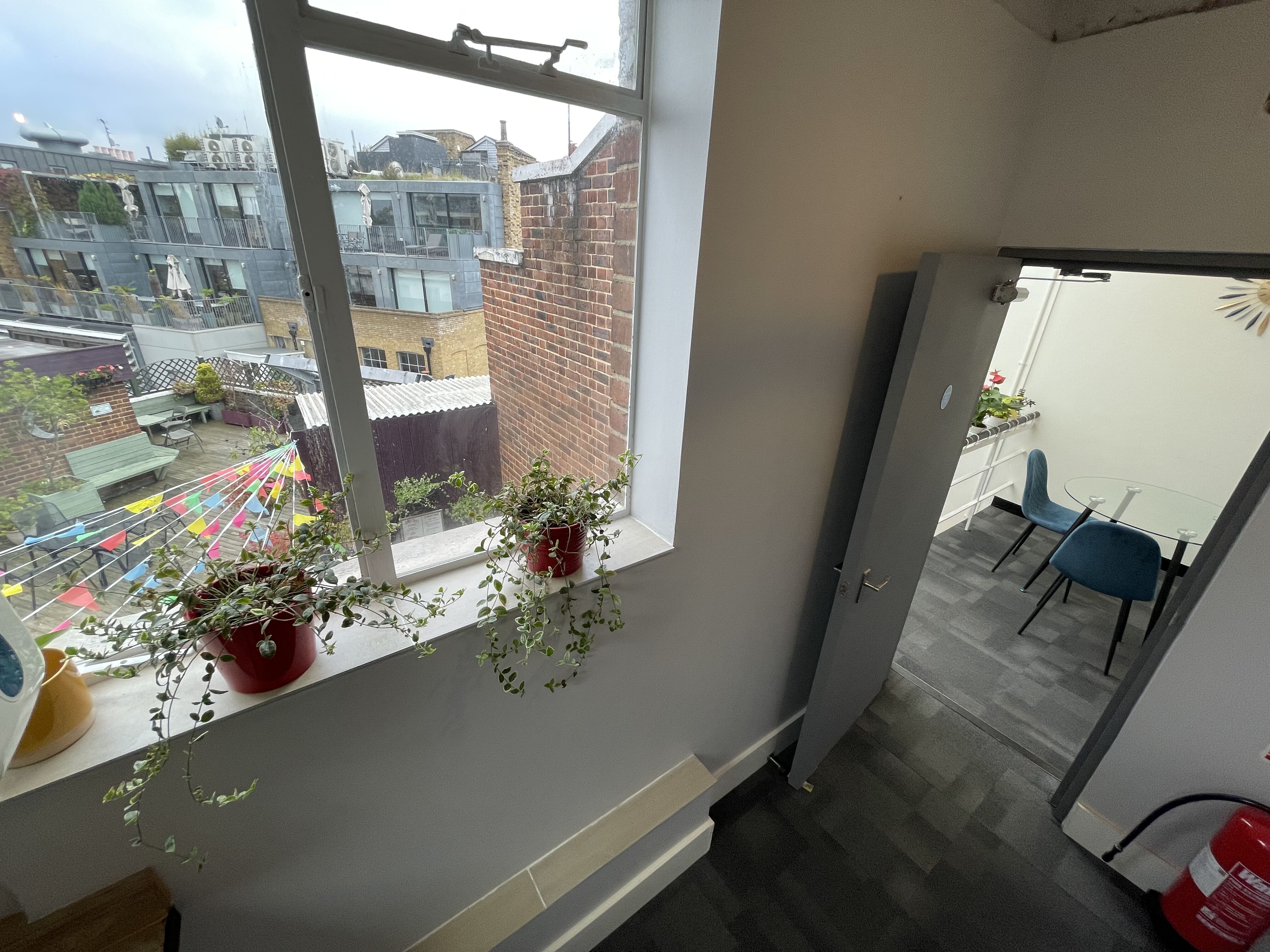 Upper Deck - w2pwxlk31sq.jpeg