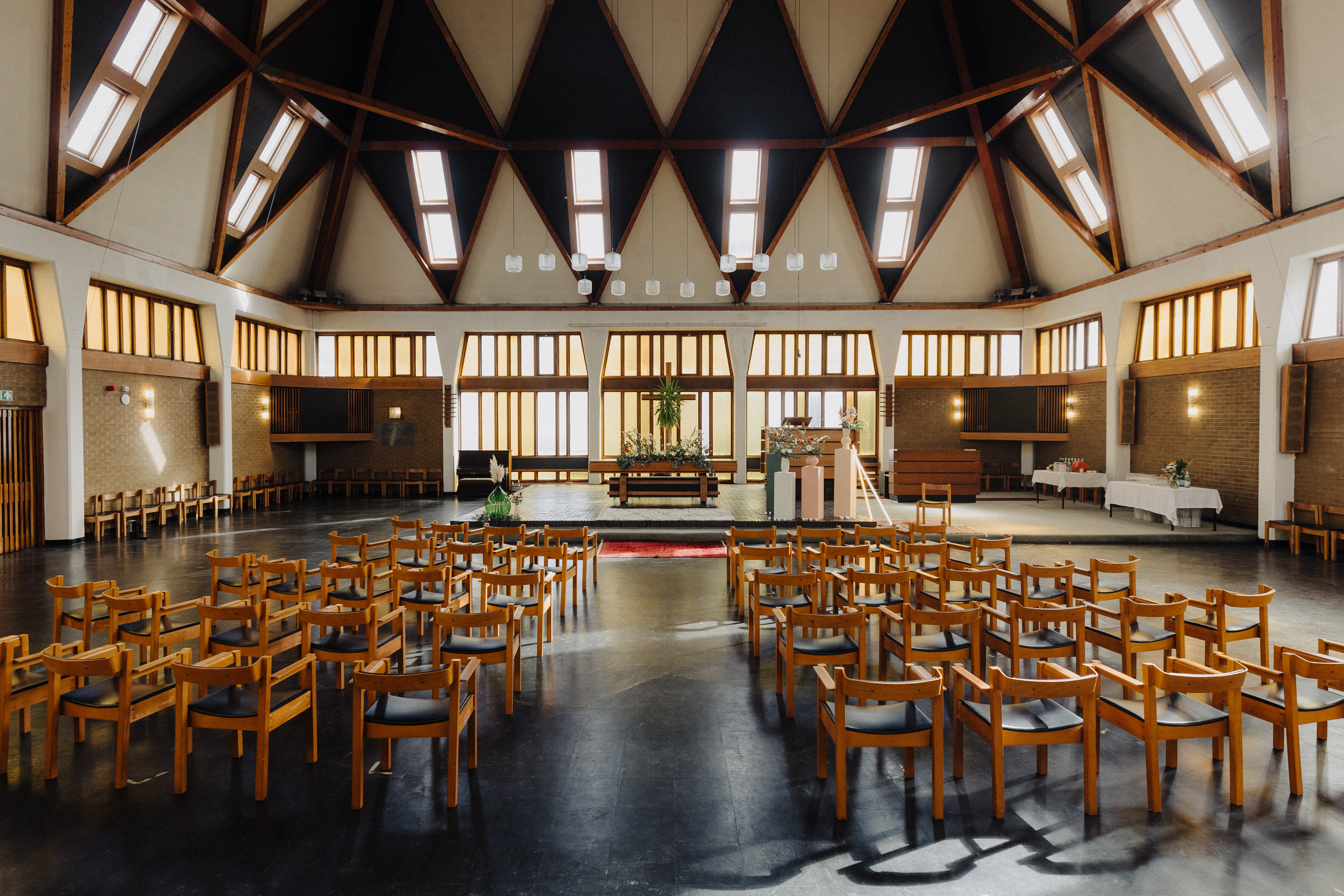 Pyramid Hall: spacious meeting room with high ceilings for corporate events and gatherings.