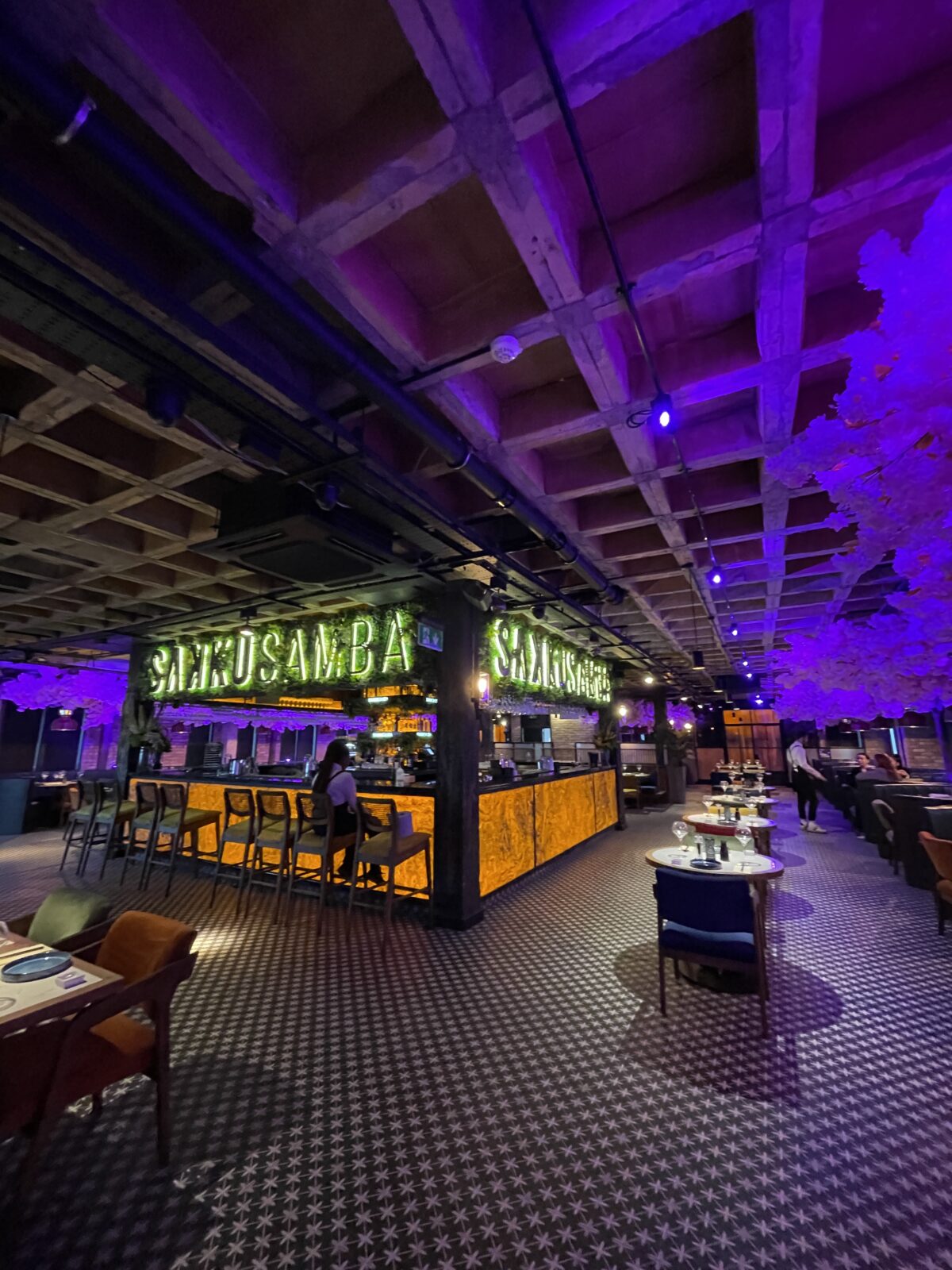 A blindfolded 'dine in the dark ...