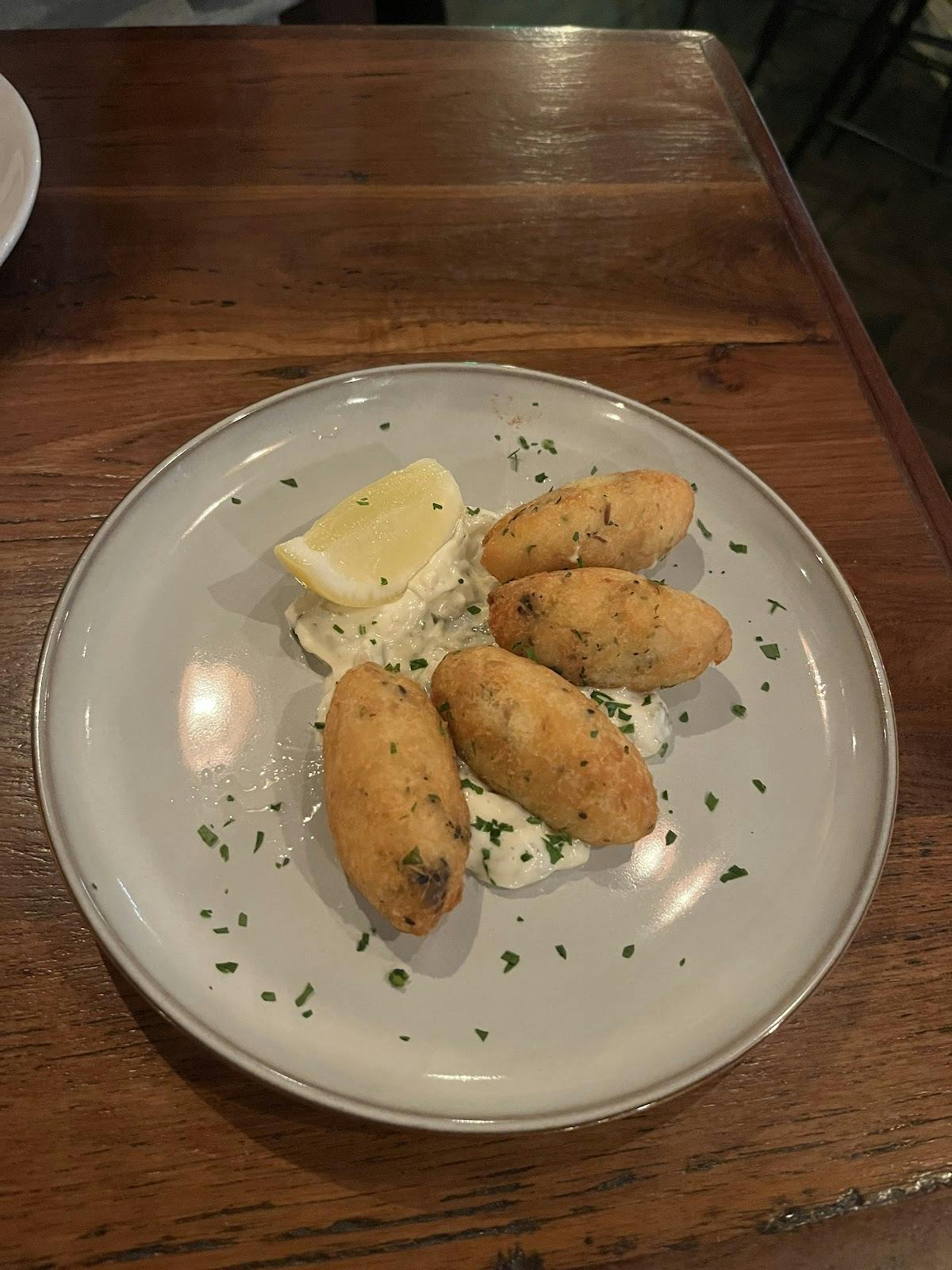 Canto Restaurant - >S S</a>