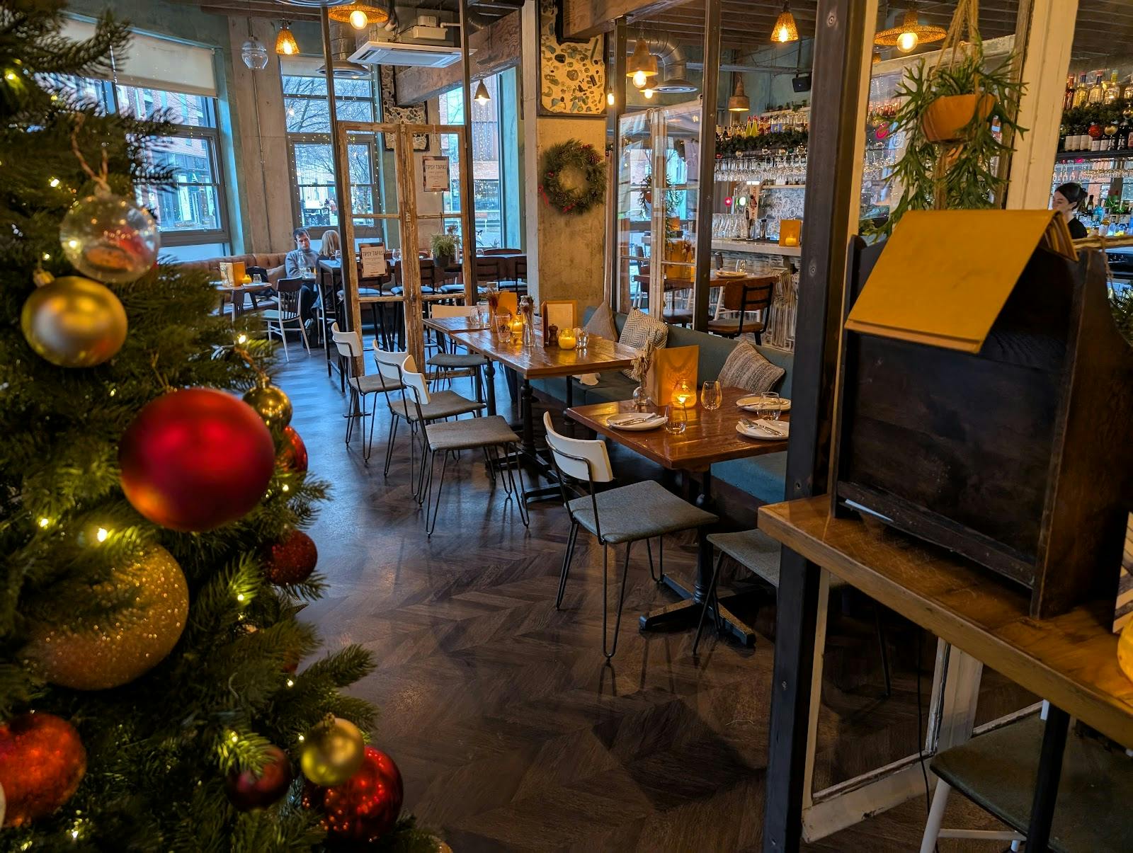 Canto Restaurant - >Warren Budge</a>