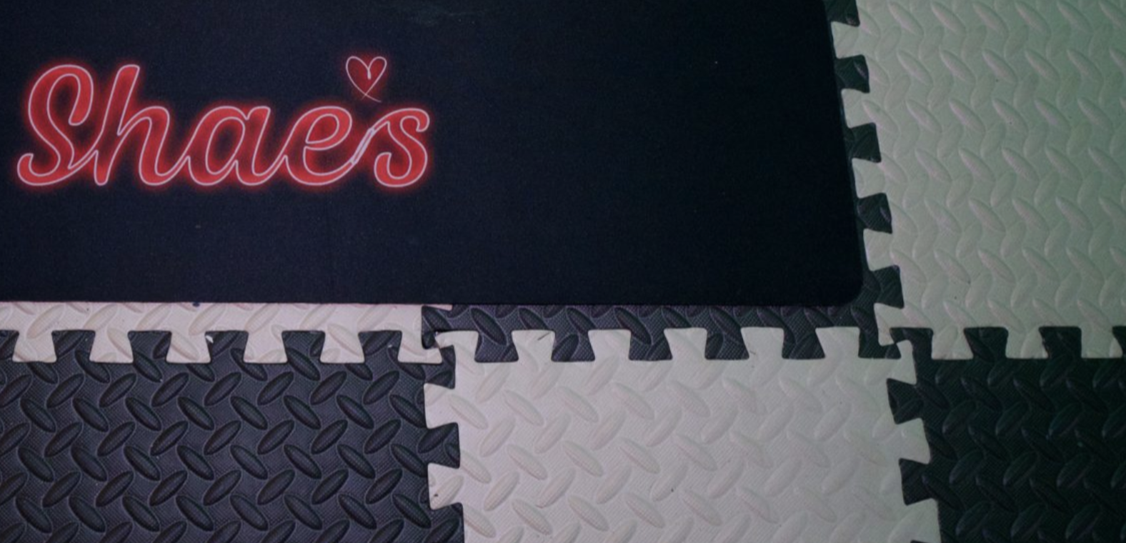 Shaes London venue floor with amateur foam tiles and personalized mat for event setup.