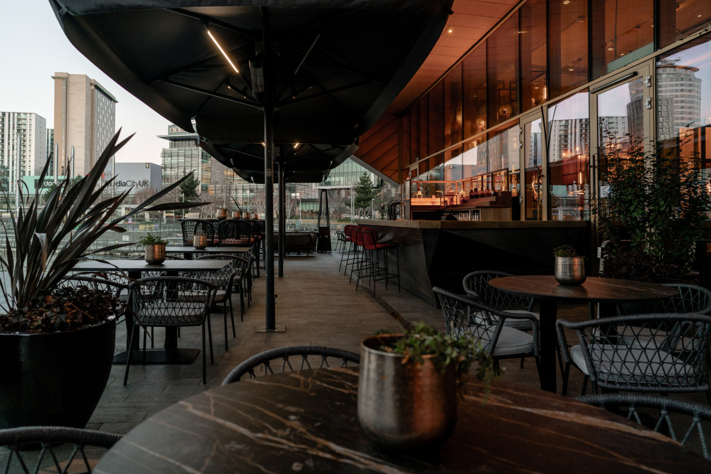 Cocktail Bar & Restaurant MediaCity ...