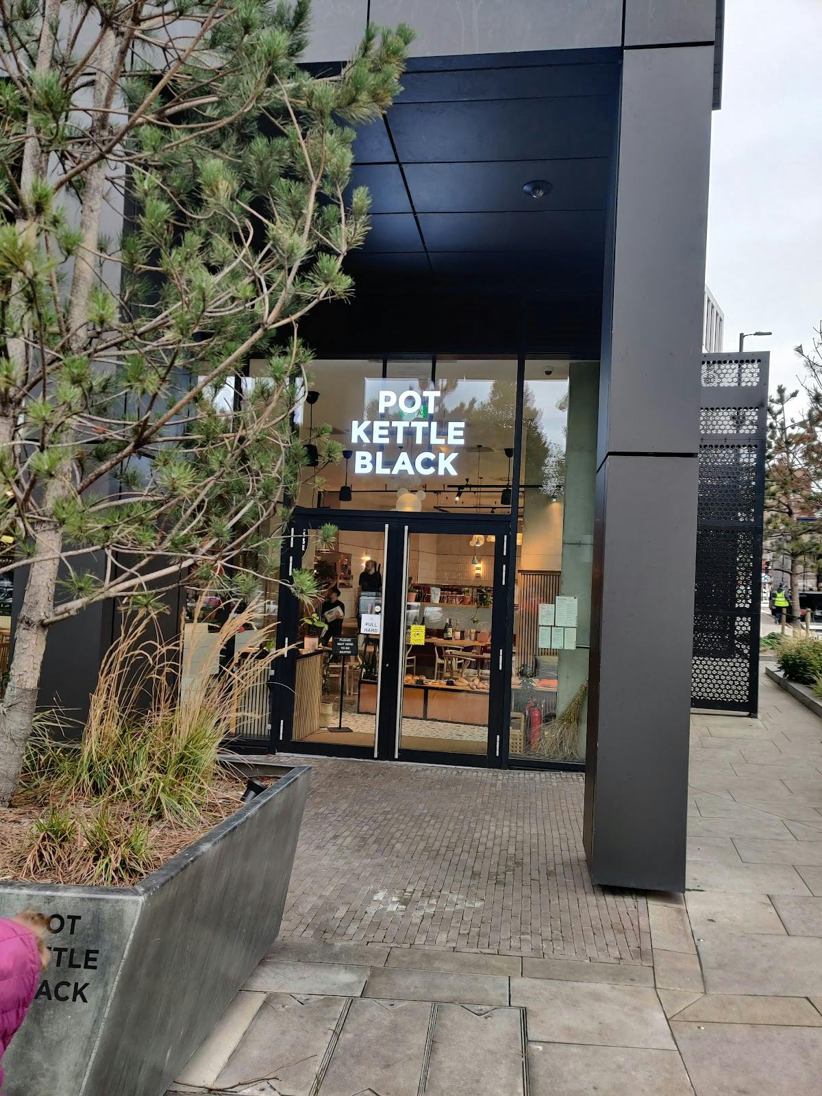 Angel Gardens - >Nick Hornby</a>