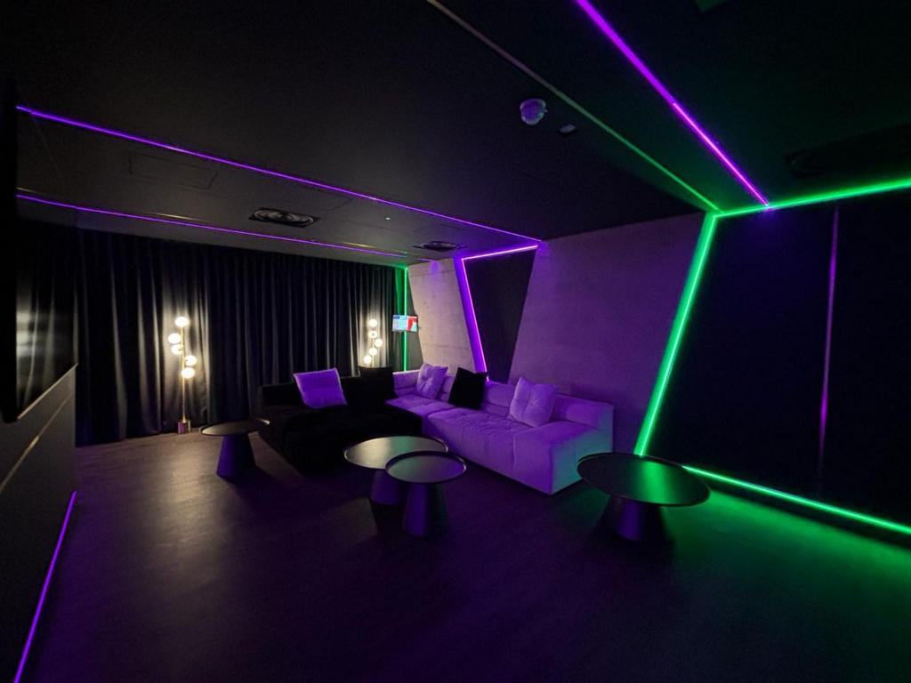 Modern nightclub lounge in Viadux with vibrant lighting for networking events.