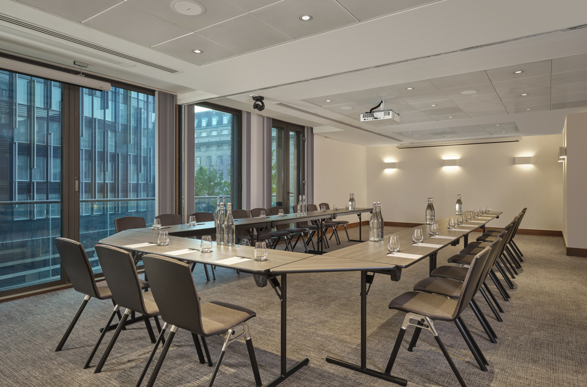 Lambeth Suite - cl4i43qpbzs.jpg