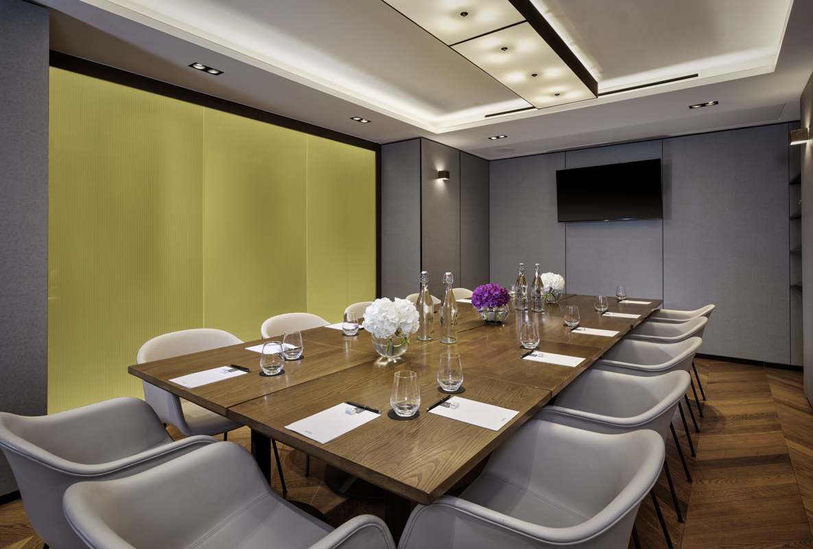 The London Room - vcusir0wd2s.jpg