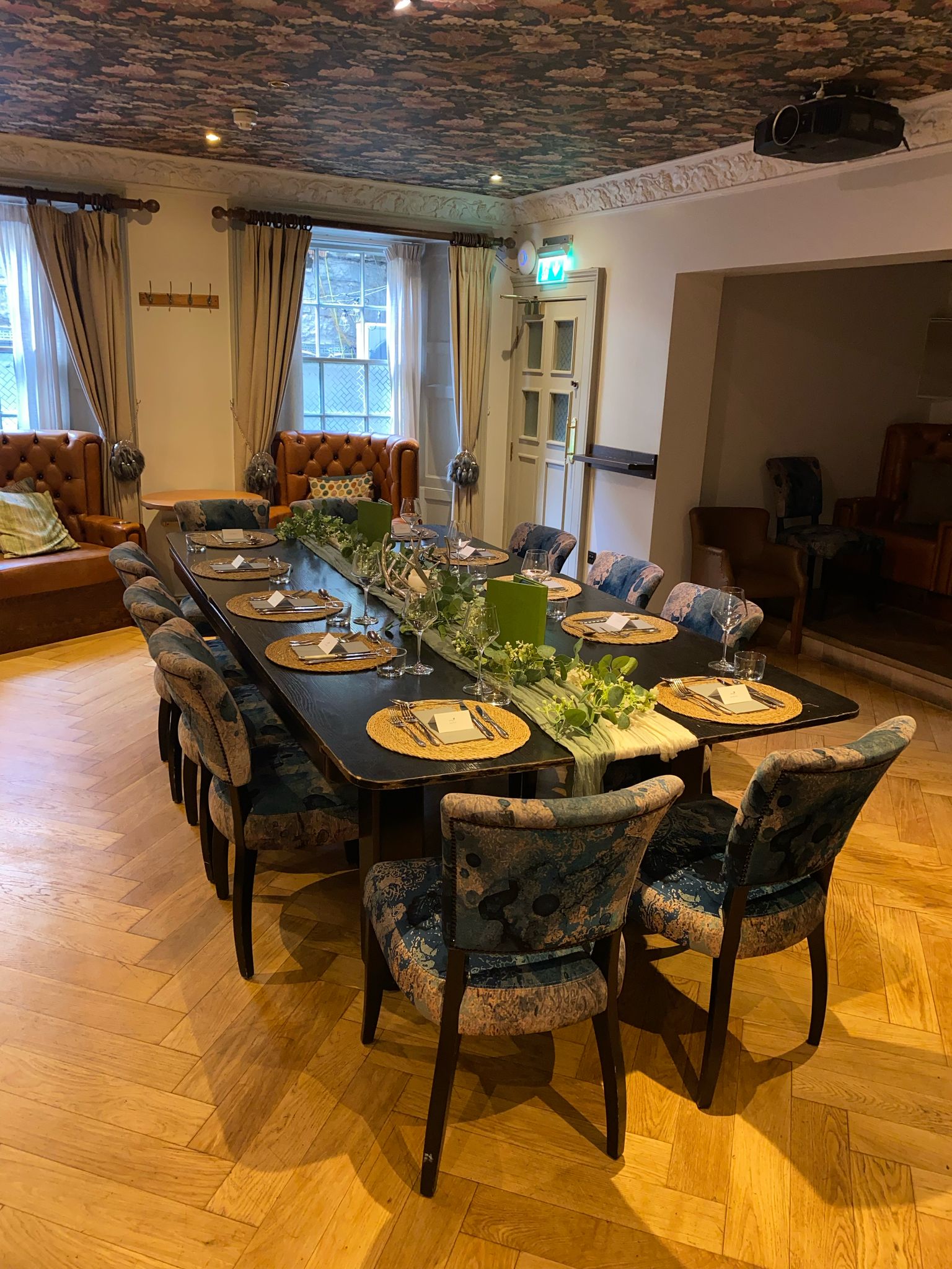 Private Dining Room - ypg1uqisqft.jpeg