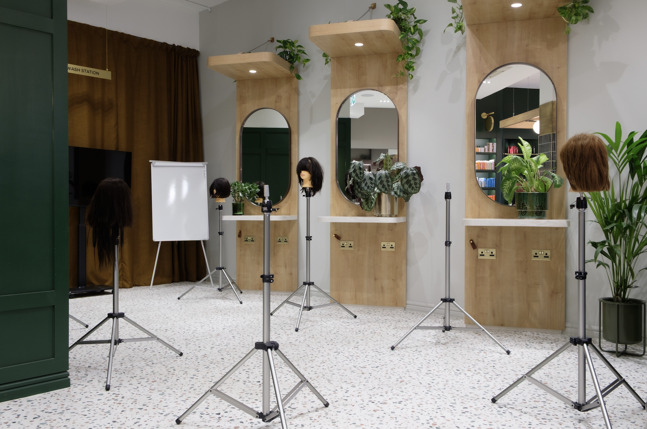 Beauty Event Space - yac5taavky2.png