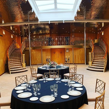 Lighthouse Bar Dining area on Fingal ...