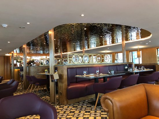 Lighthouse Bar Dining area on Fingal ...