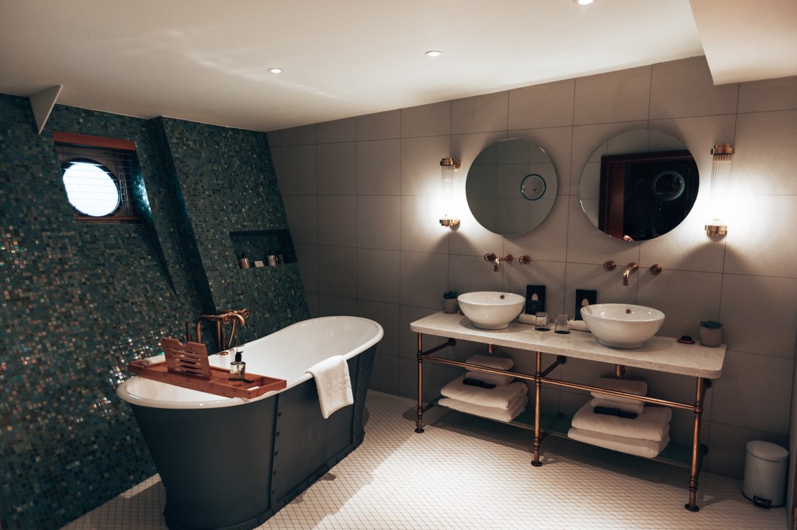 Luxury Edinburgh Hotel - Fingal Ship ...