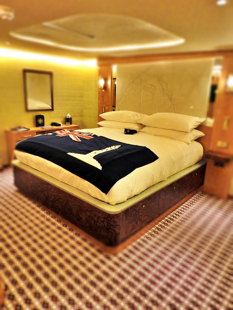 Fingal Edinburgh Skerryvore Suite Deck ...