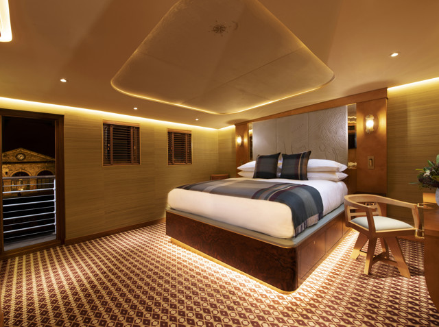 Fingal Floating Hotel in Edinburgh